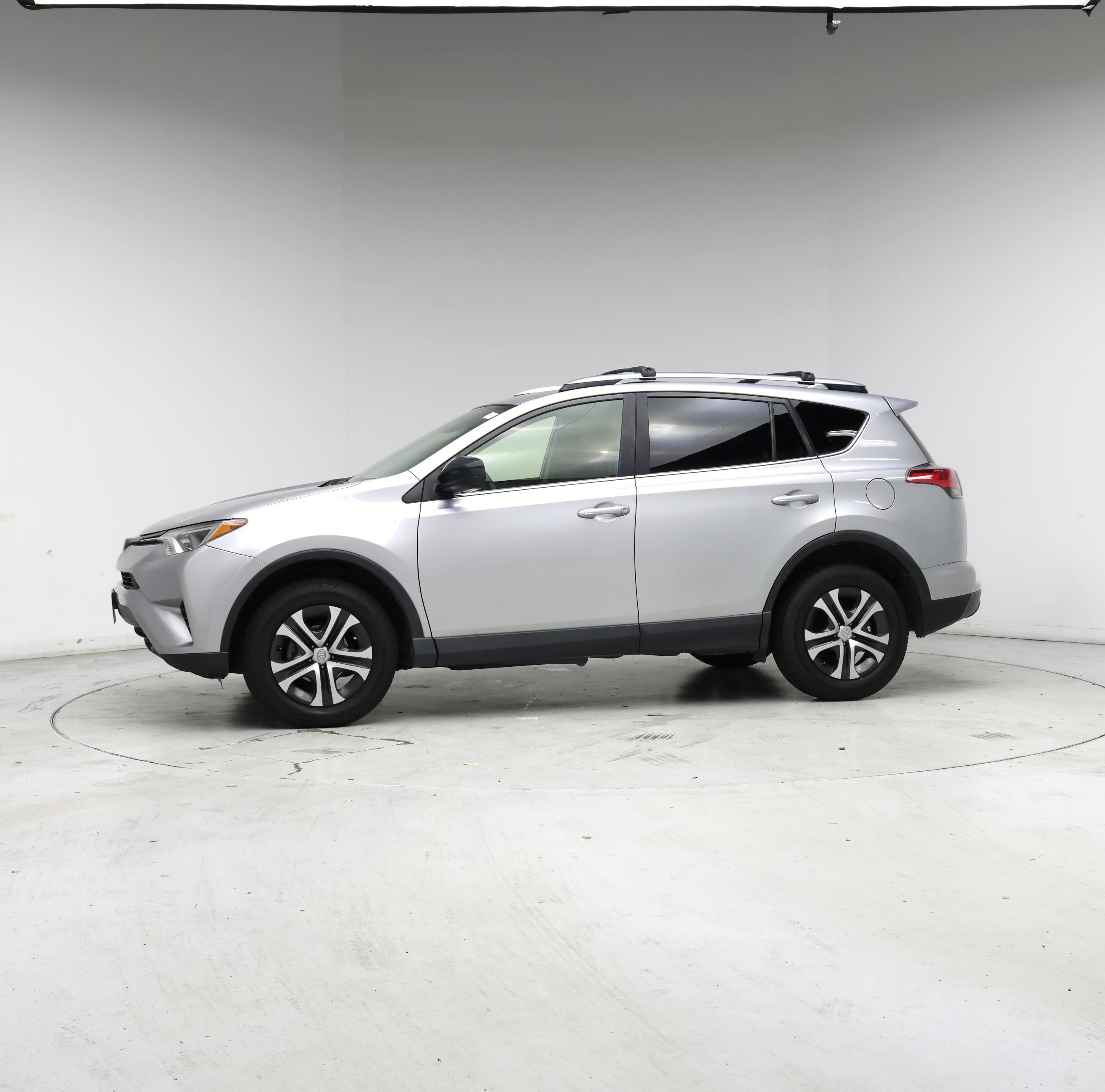 Thumbnail: 2018 Toyota RAV4 - 3