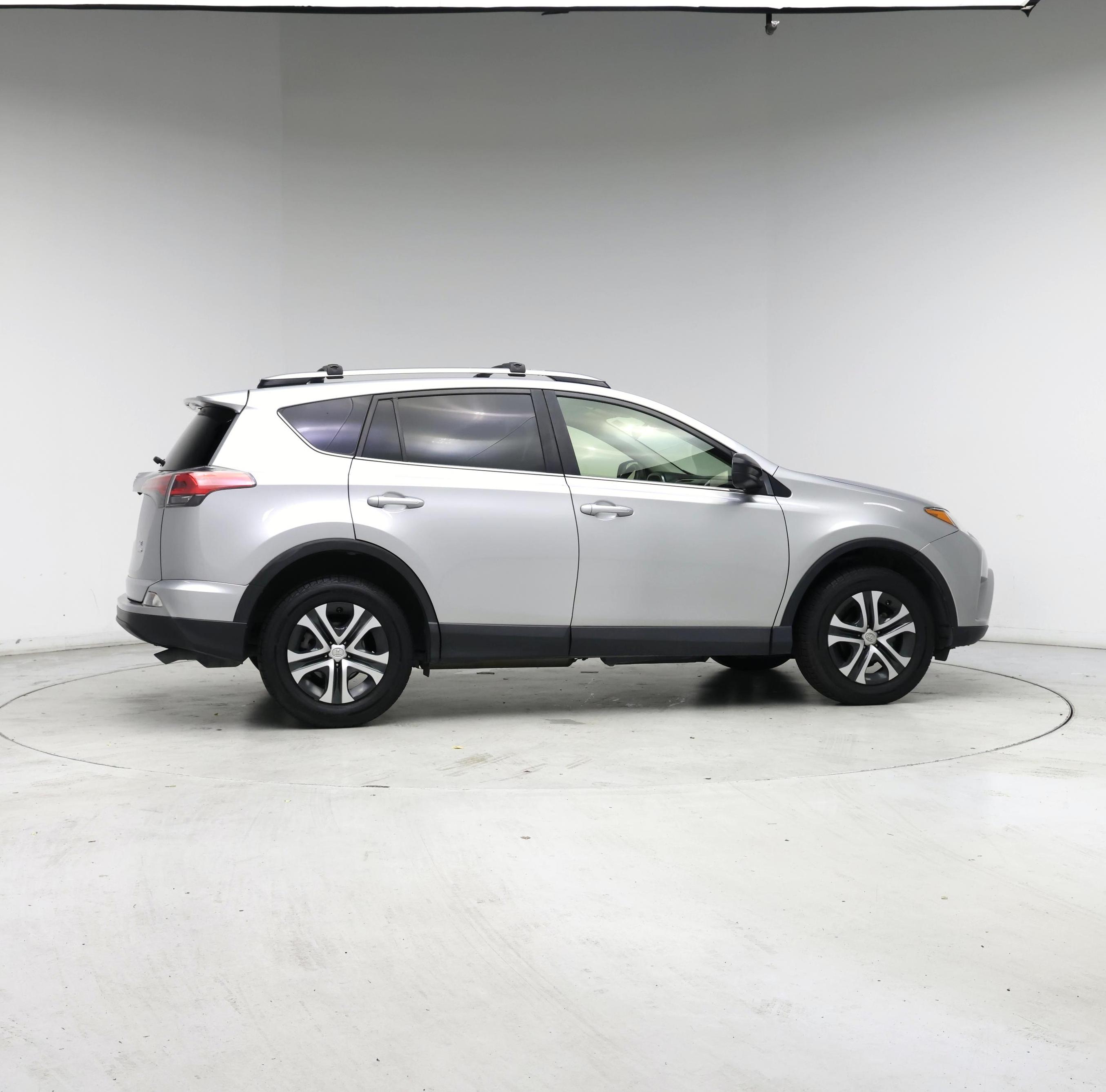 Thumbnail: 2018 Toyota RAV4 - 7