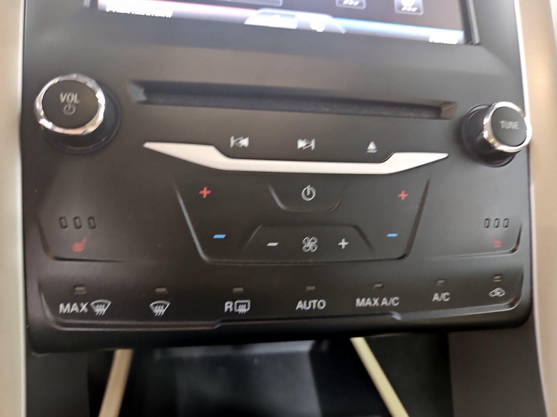 Thumbnail: 2014 Ford Fusion - 16