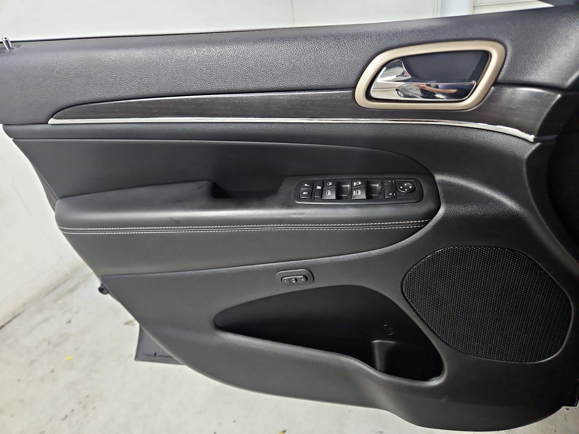 Thumbnail: 2014 Jeep Grand Cherokee - 12