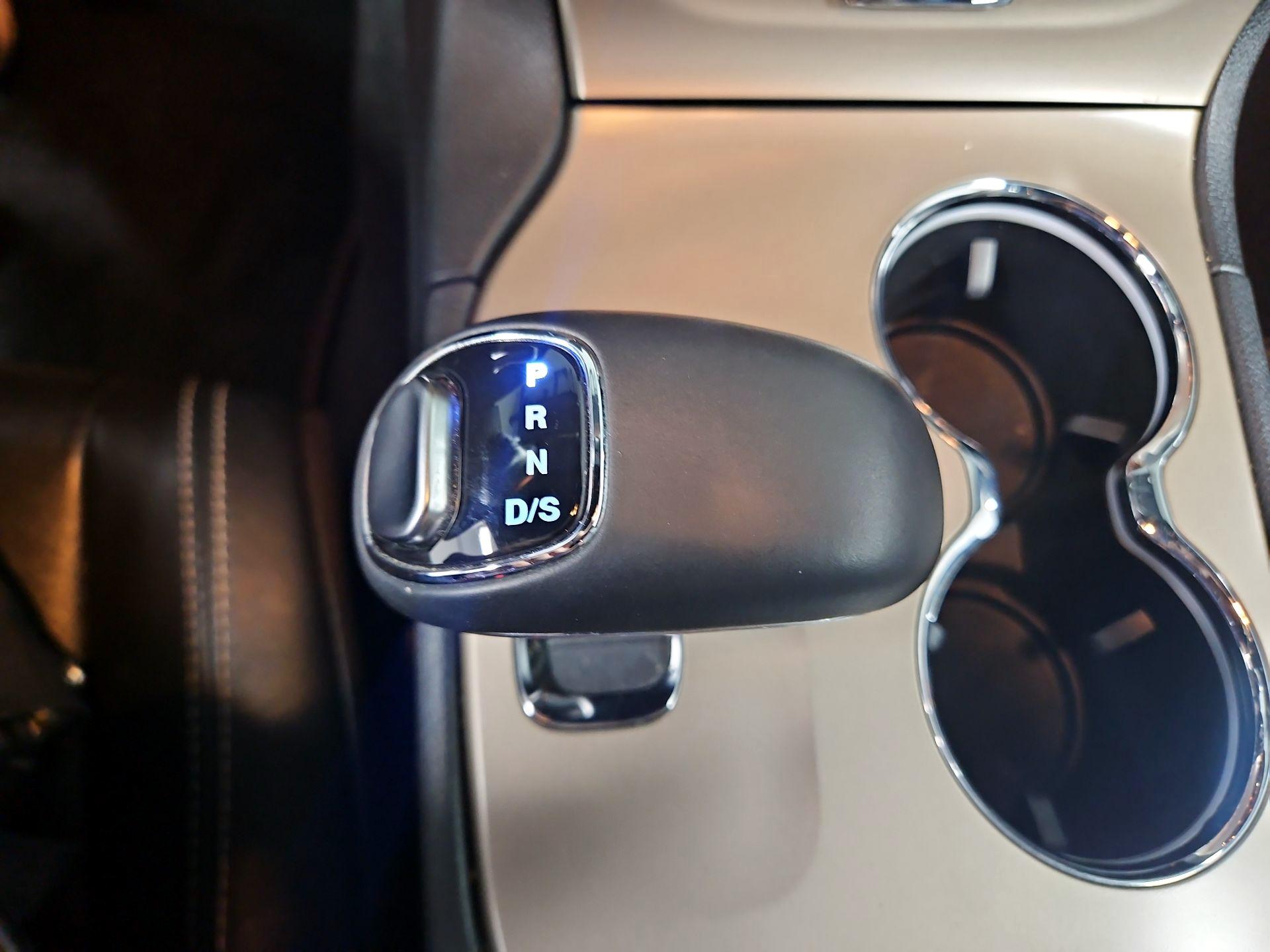 Thumbnail: 2014 Jeep Grand Cherokee - 17