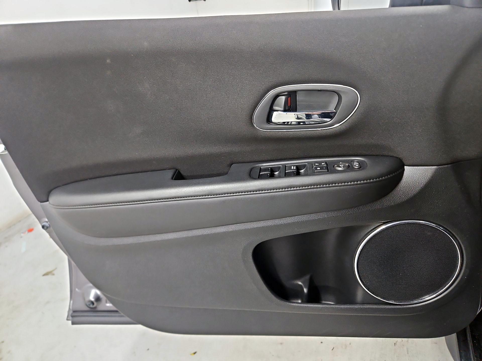 Thumbnail: 2016 Honda HR-V - 12