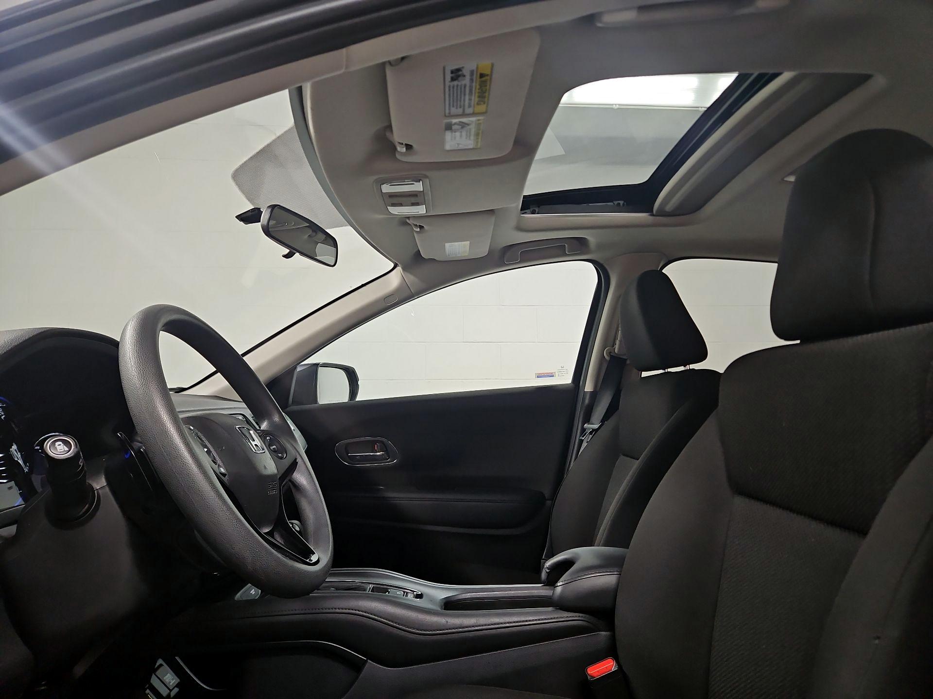 Thumbnail: 2016 Honda HR-V - 19