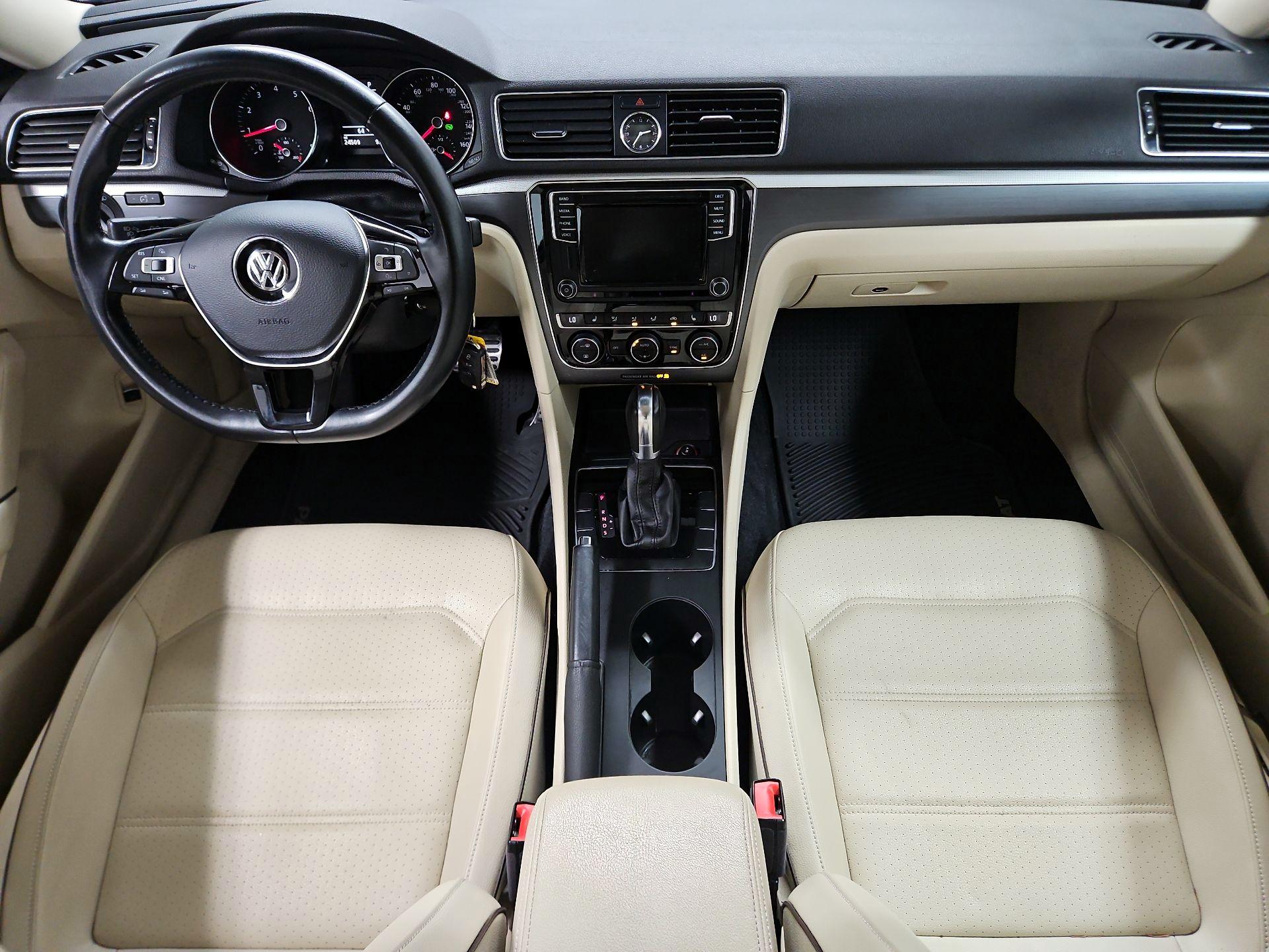 Thumbnail: 2017 Volkswagen Passat - 9