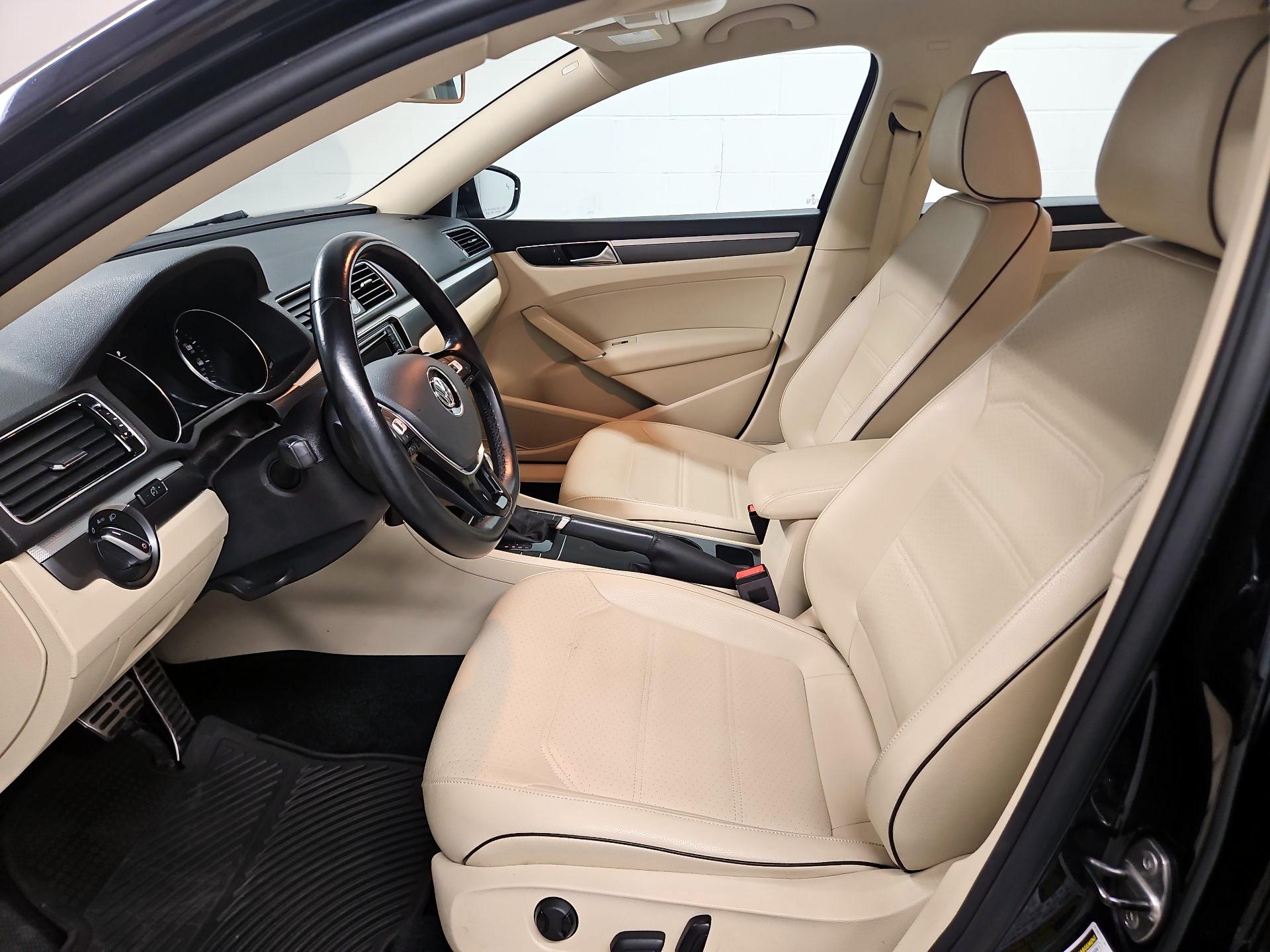Thumbnail: 2017 Volkswagen Passat - 11