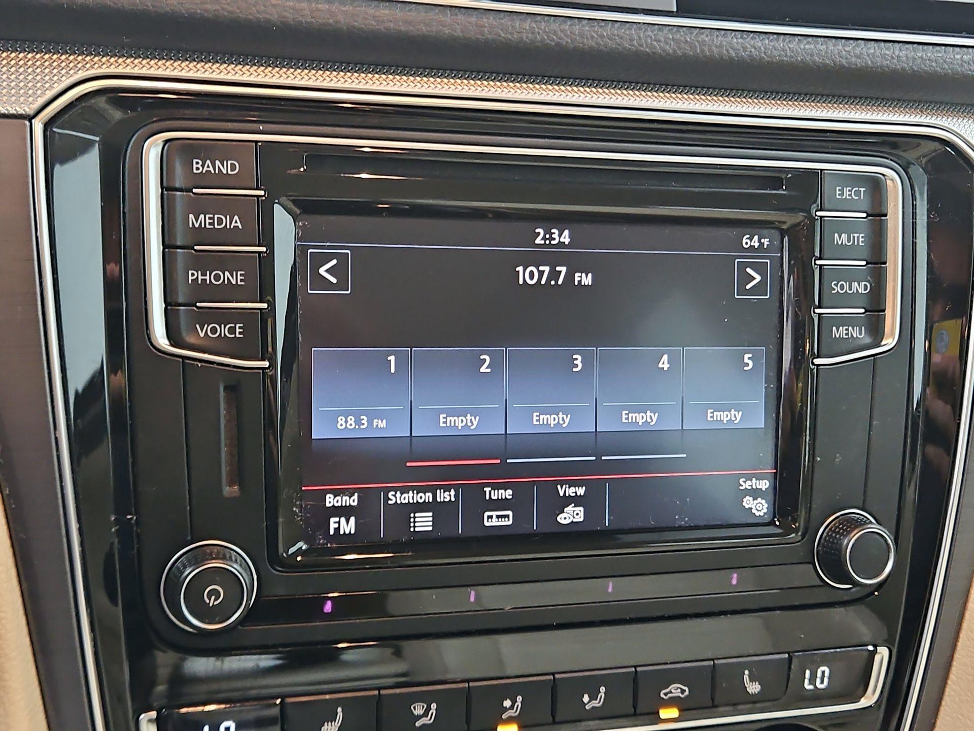 Thumbnail: 2017 Volkswagen Passat - 15