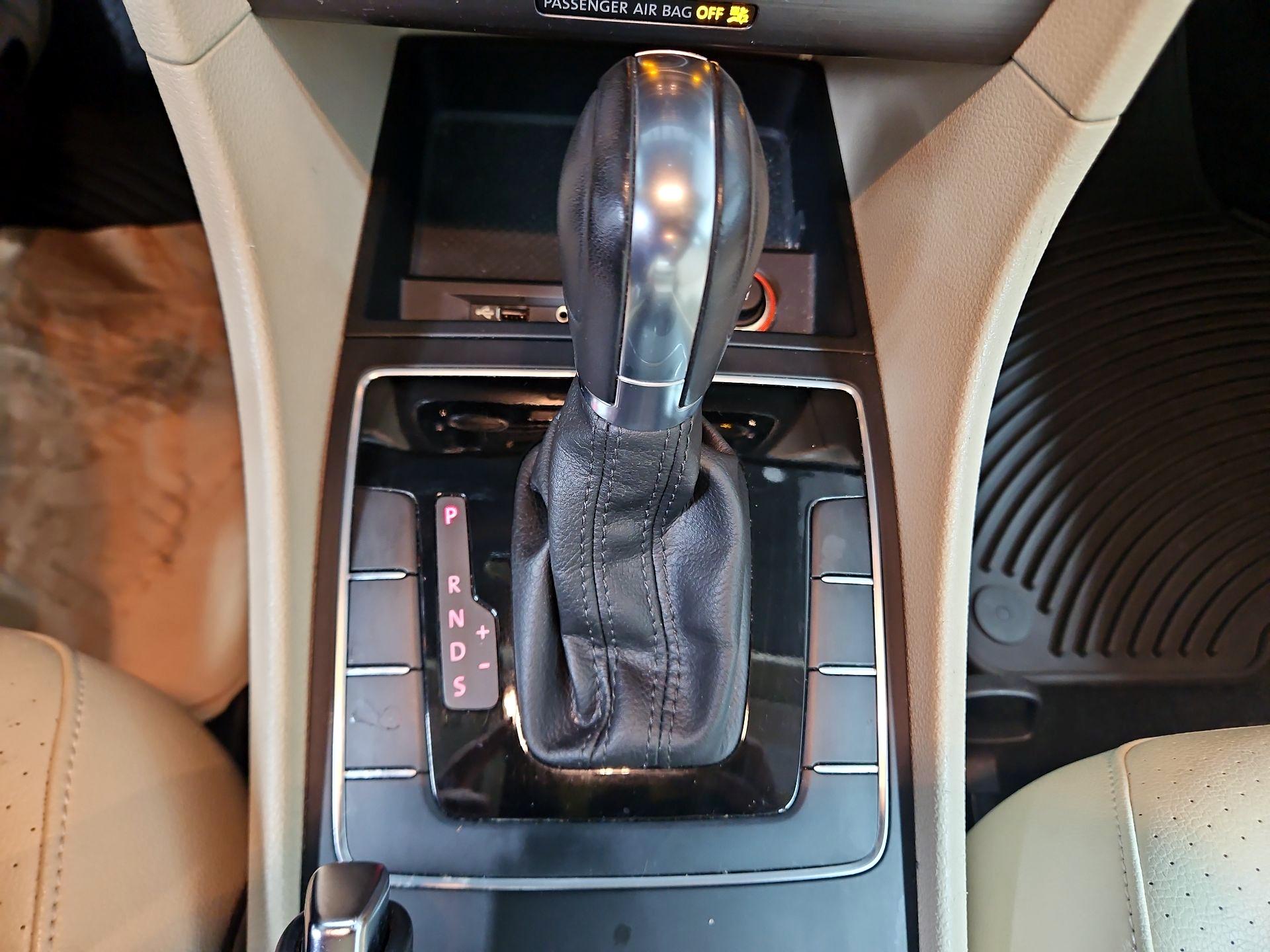 Thumbnail: 2017 Volkswagen Passat - 17