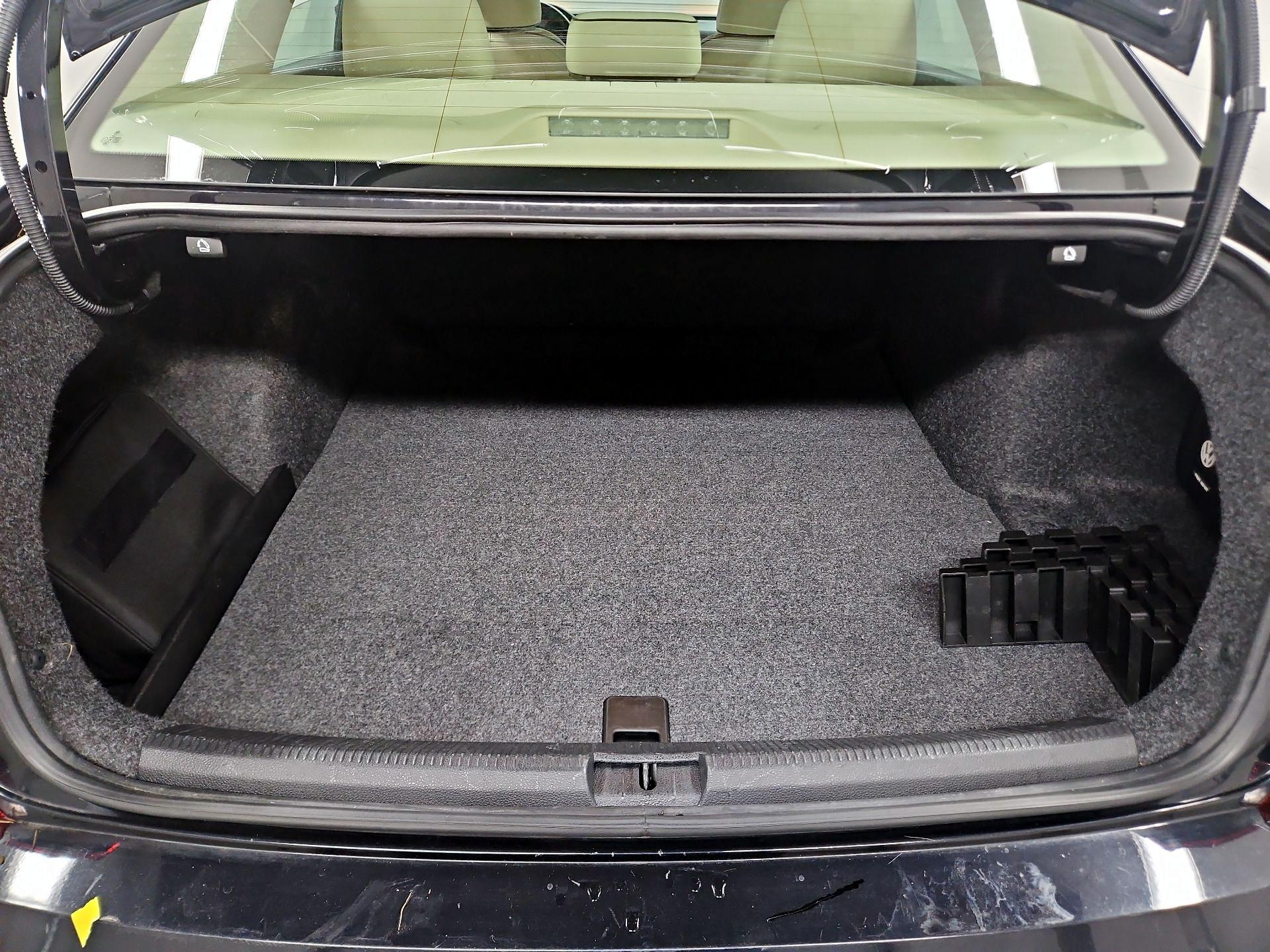 Thumbnail: 2017 Volkswagen Passat - 20