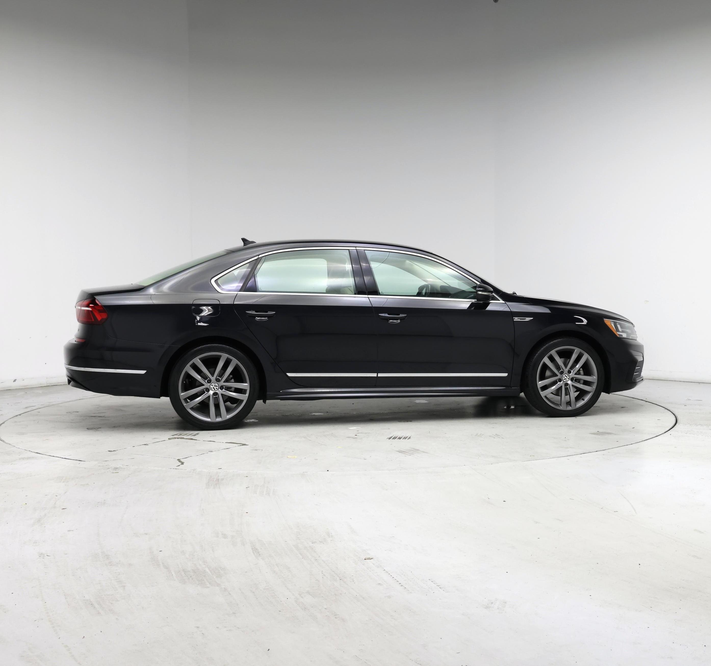 Thumbnail: 2017 Volkswagen Passat - 7