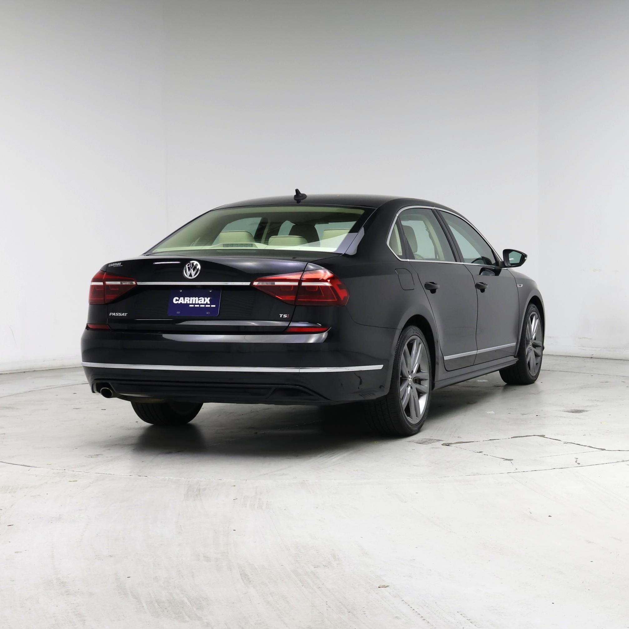 Thumbnail: 2017 Volkswagen Passat - 8