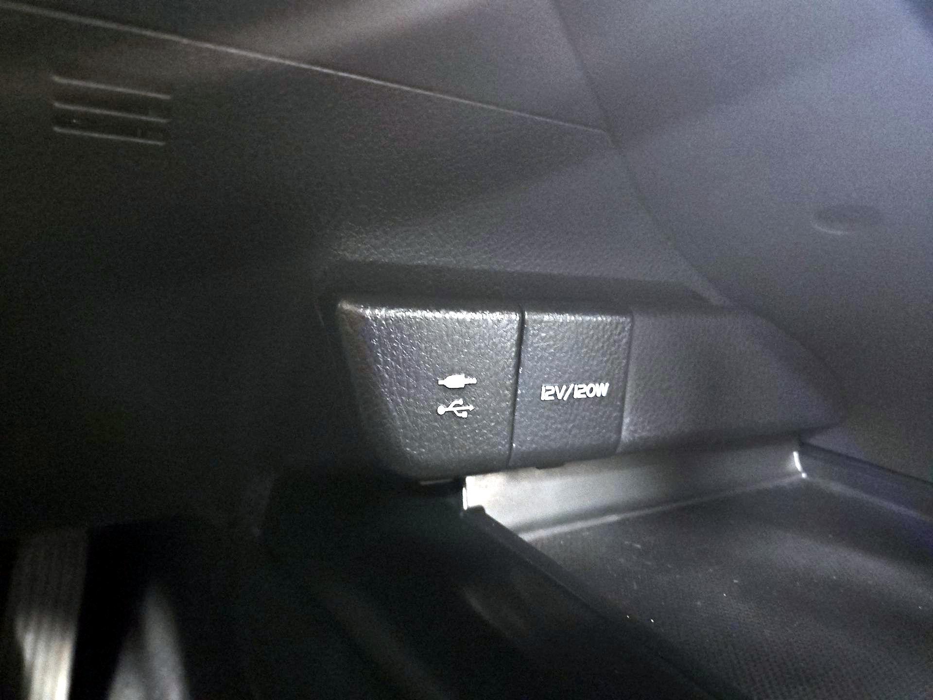Thumbnail: 2019 Toyota Camry - 18