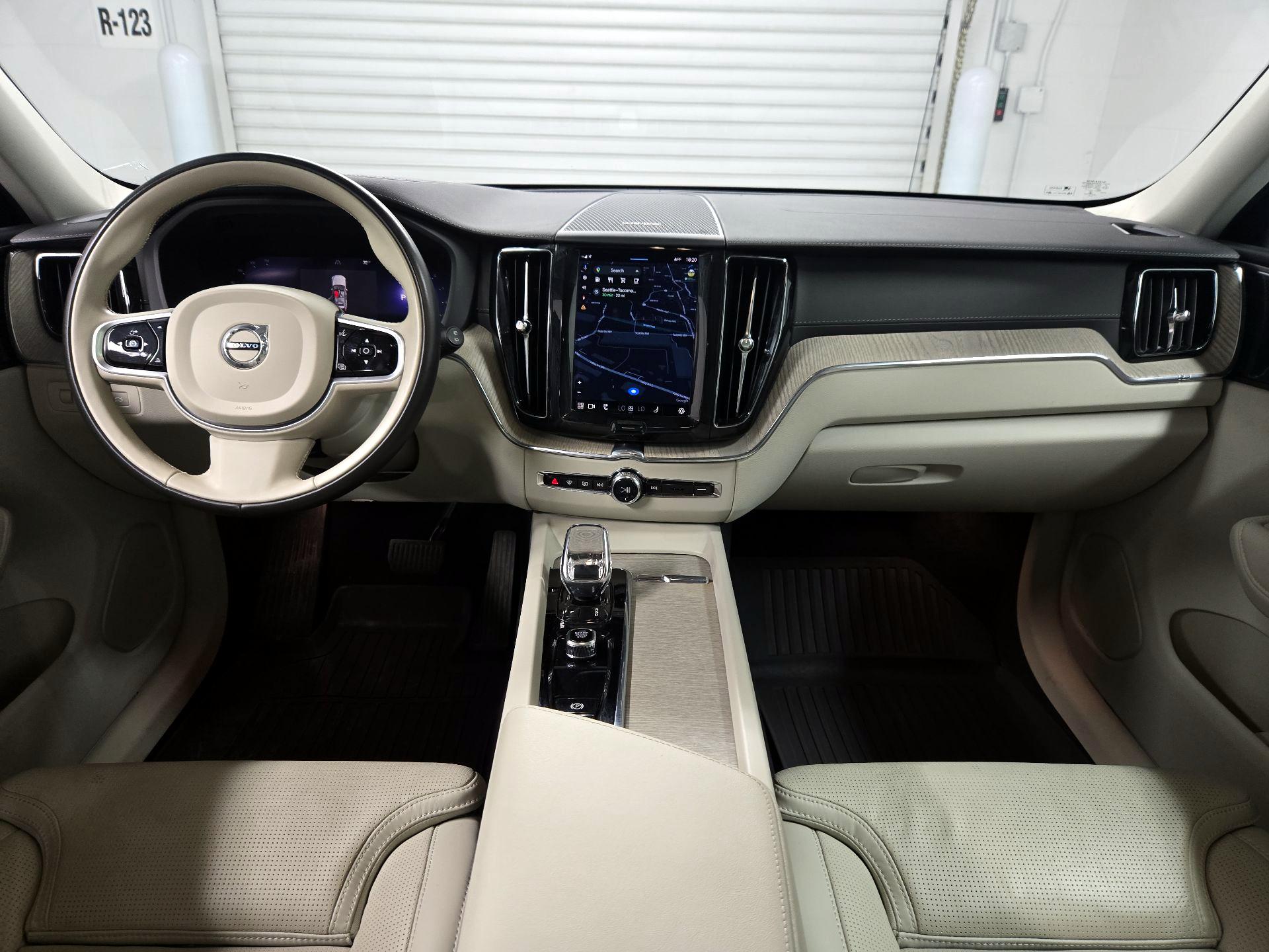 Thumbnail: 2022 Volvo XC60 - 9