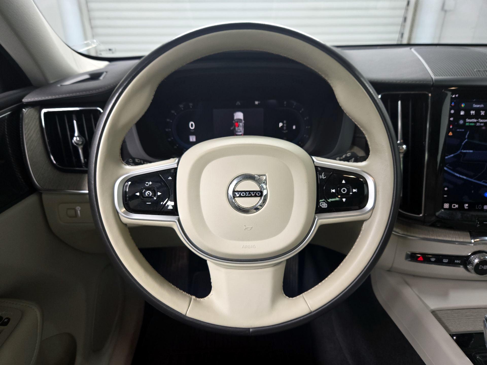 Thumbnail: 2022 Volvo XC60 - 10