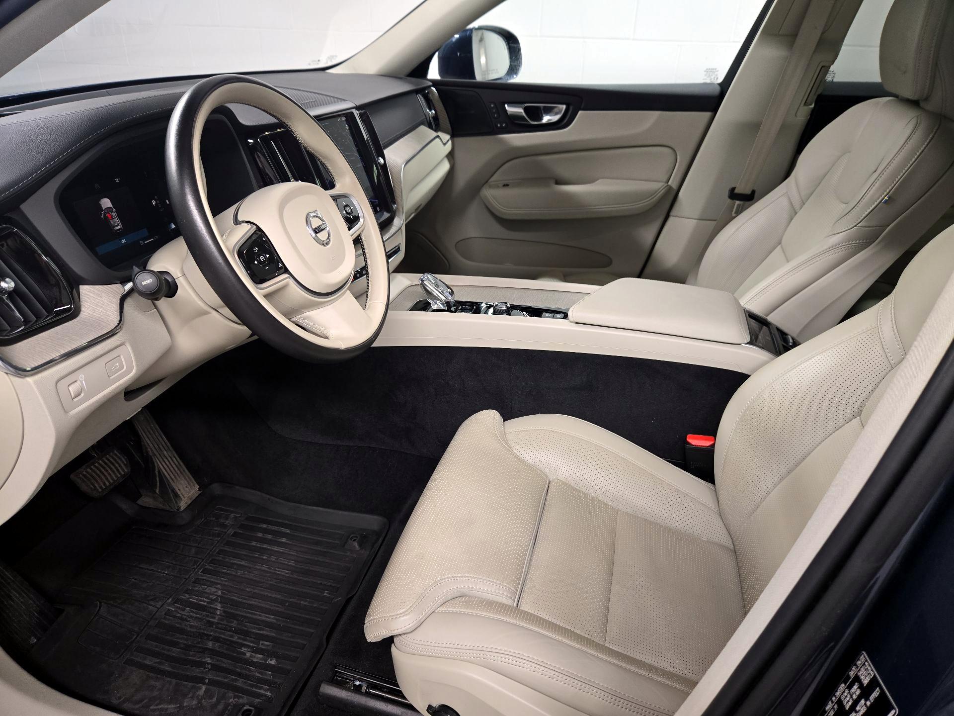 Thumbnail: 2022 Volvo XC60 - 11