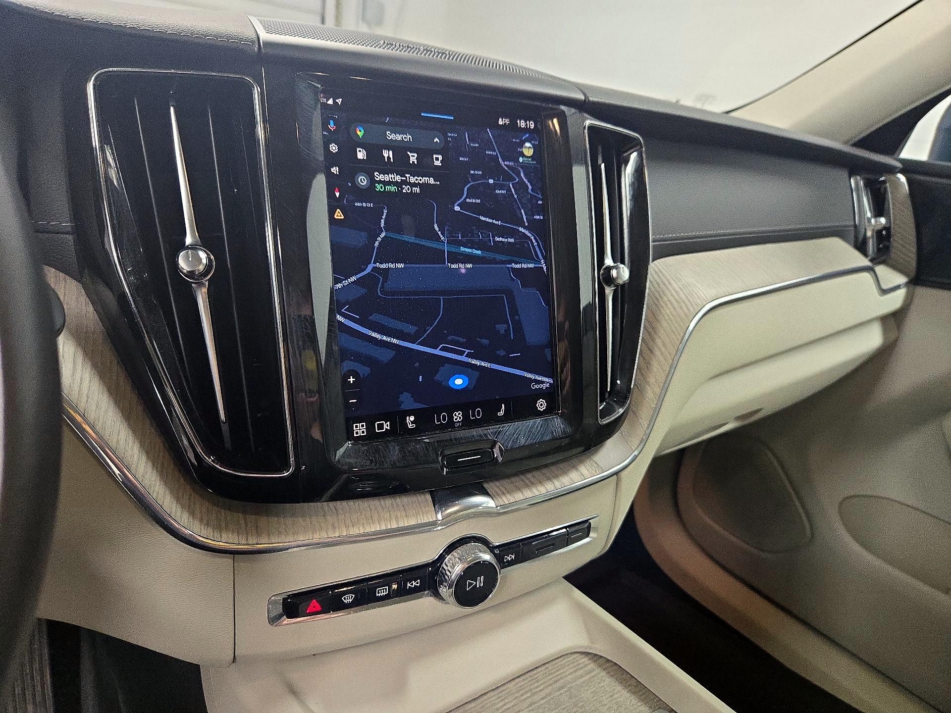 Thumbnail: 2022 Volvo XC60 - 14