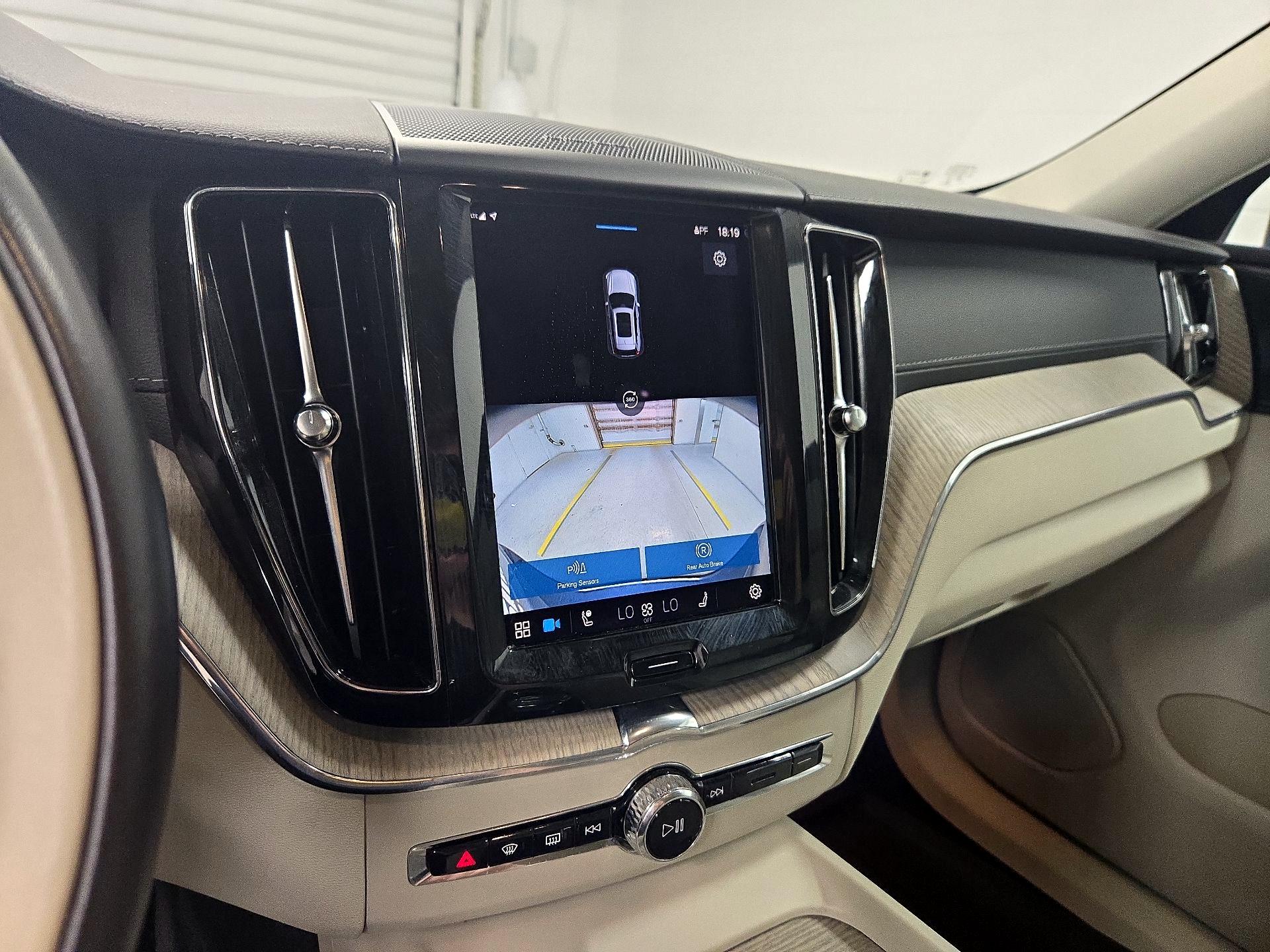 Thumbnail: 2022 Volvo XC60 - 15