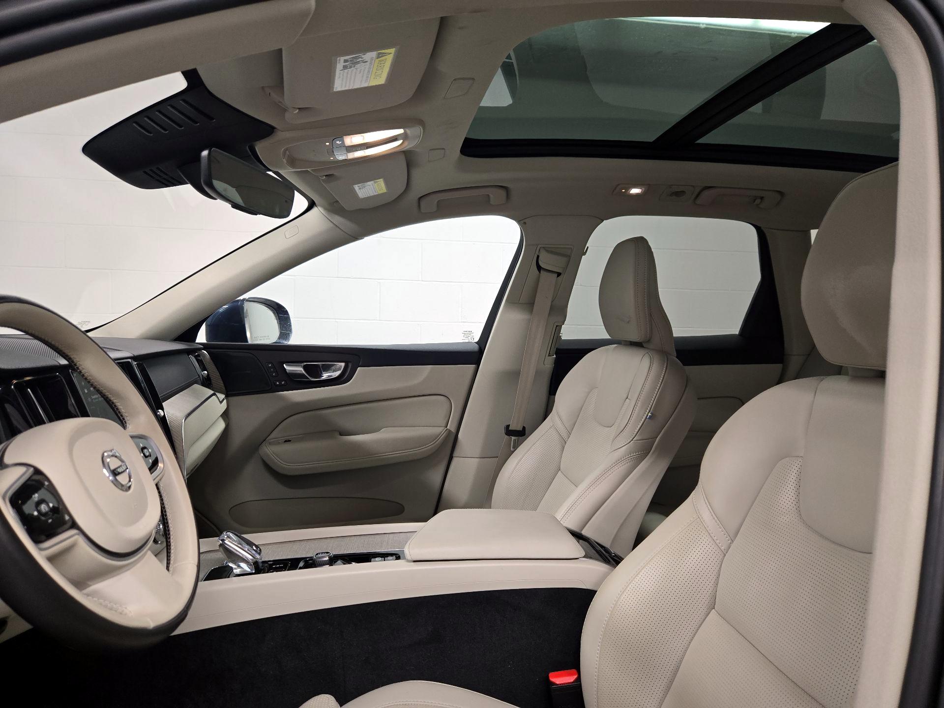 Thumbnail: 2022 Volvo XC60 - 20