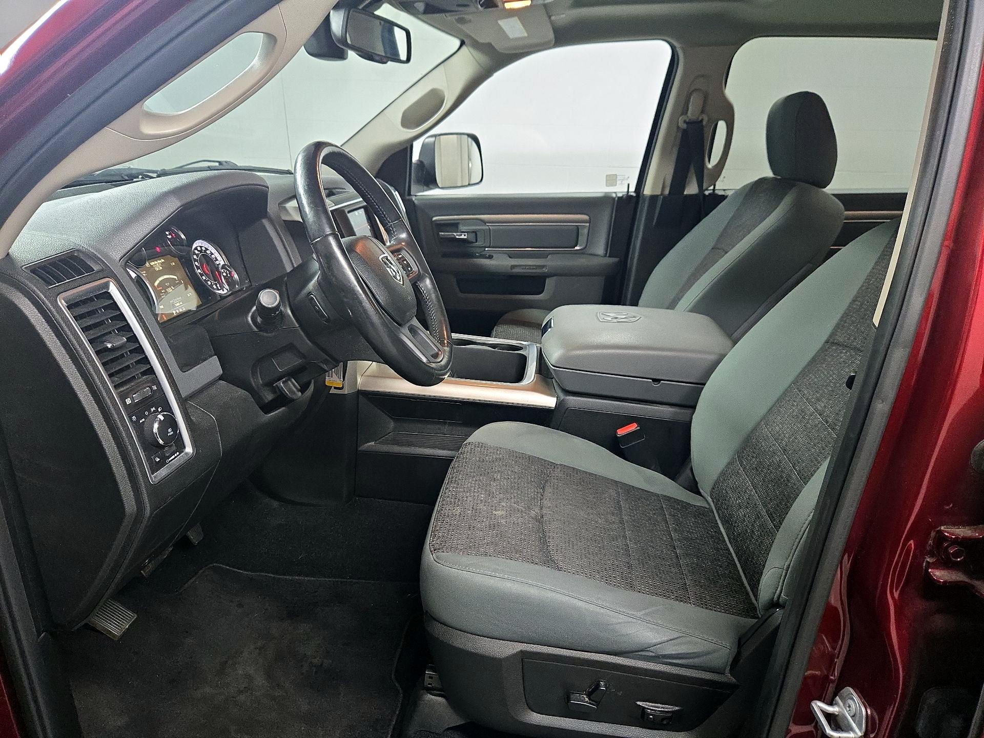 Thumbnail: 2019 RAM 1500 Classic - 11