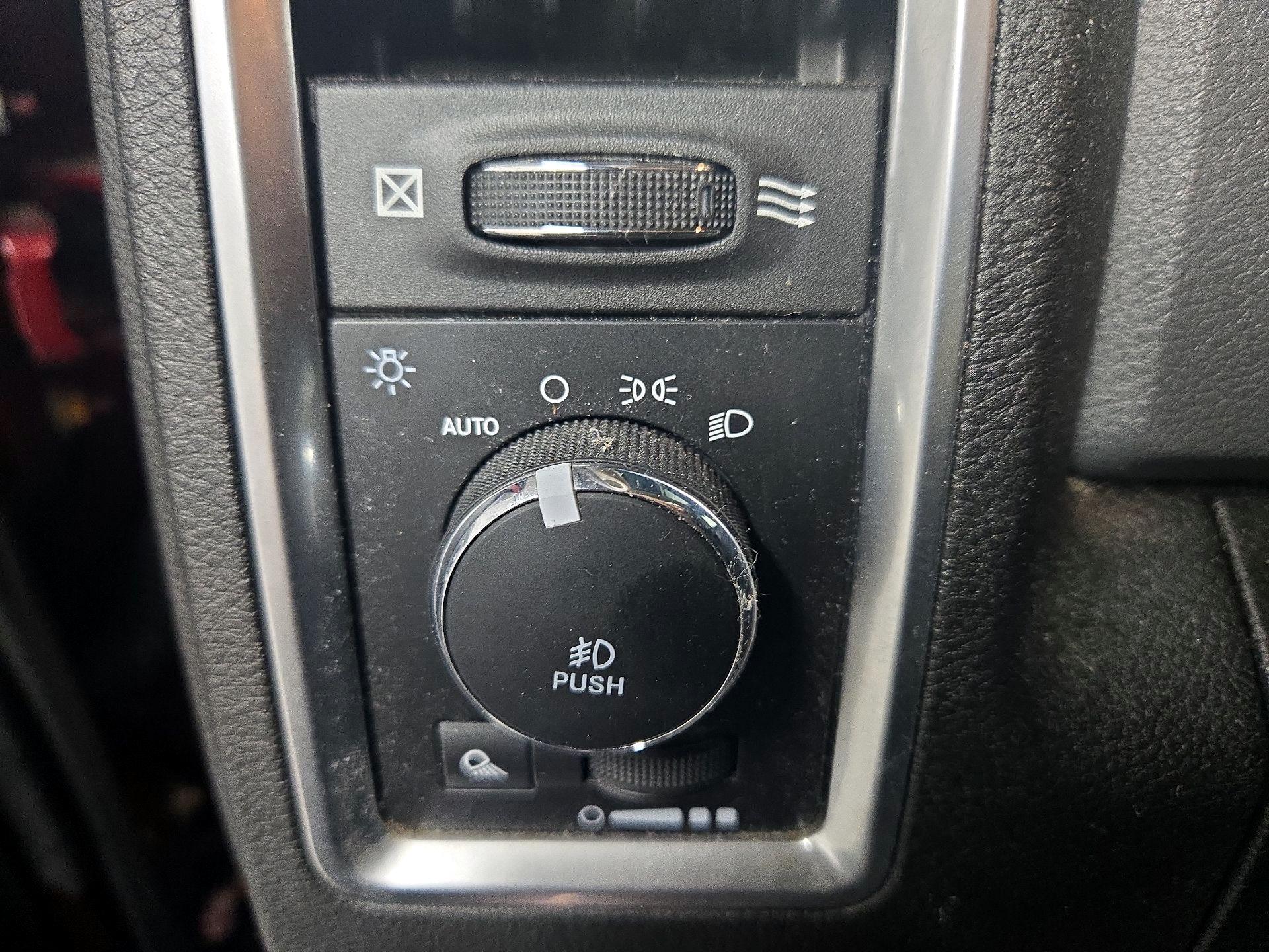 Thumbnail: 2019 RAM 1500 Classic - 13