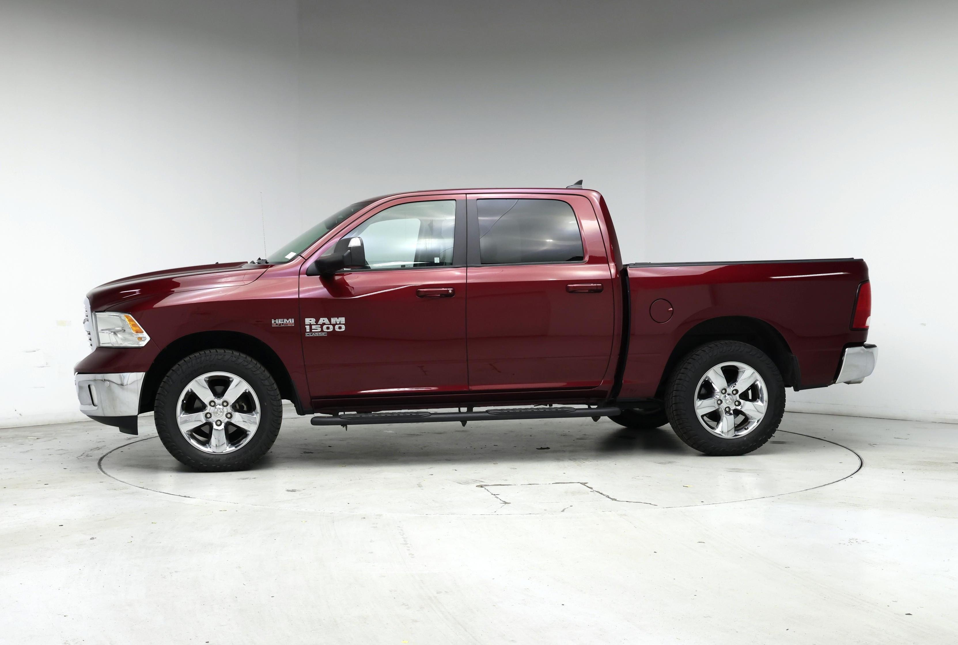 Thumbnail: 2019 RAM 1500 Classic - 3