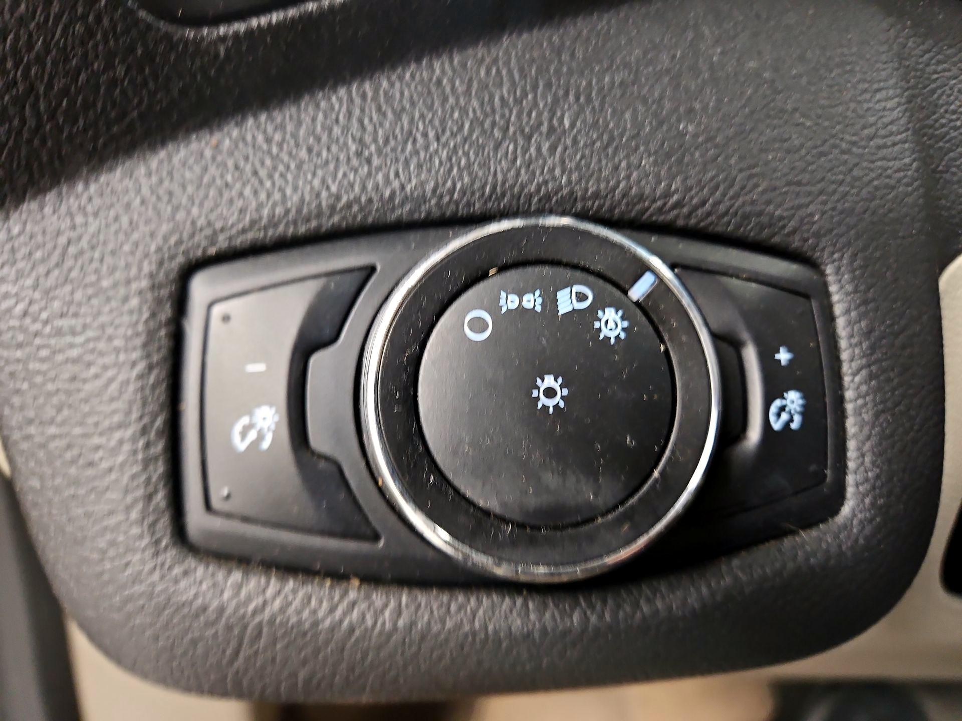 Thumbnail: 2015 Ford C-Max - 13