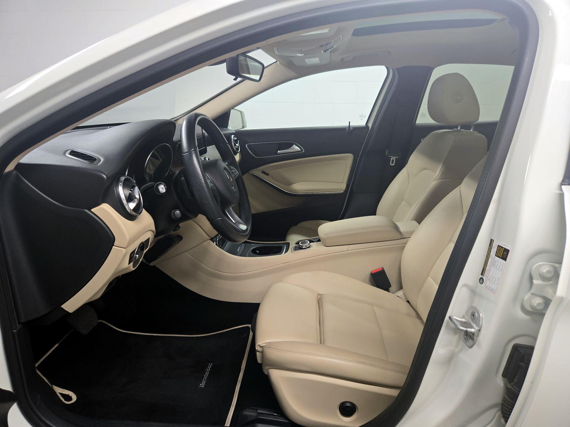 Thumbnail: 2016 Mercedes-Benz GLA - 11