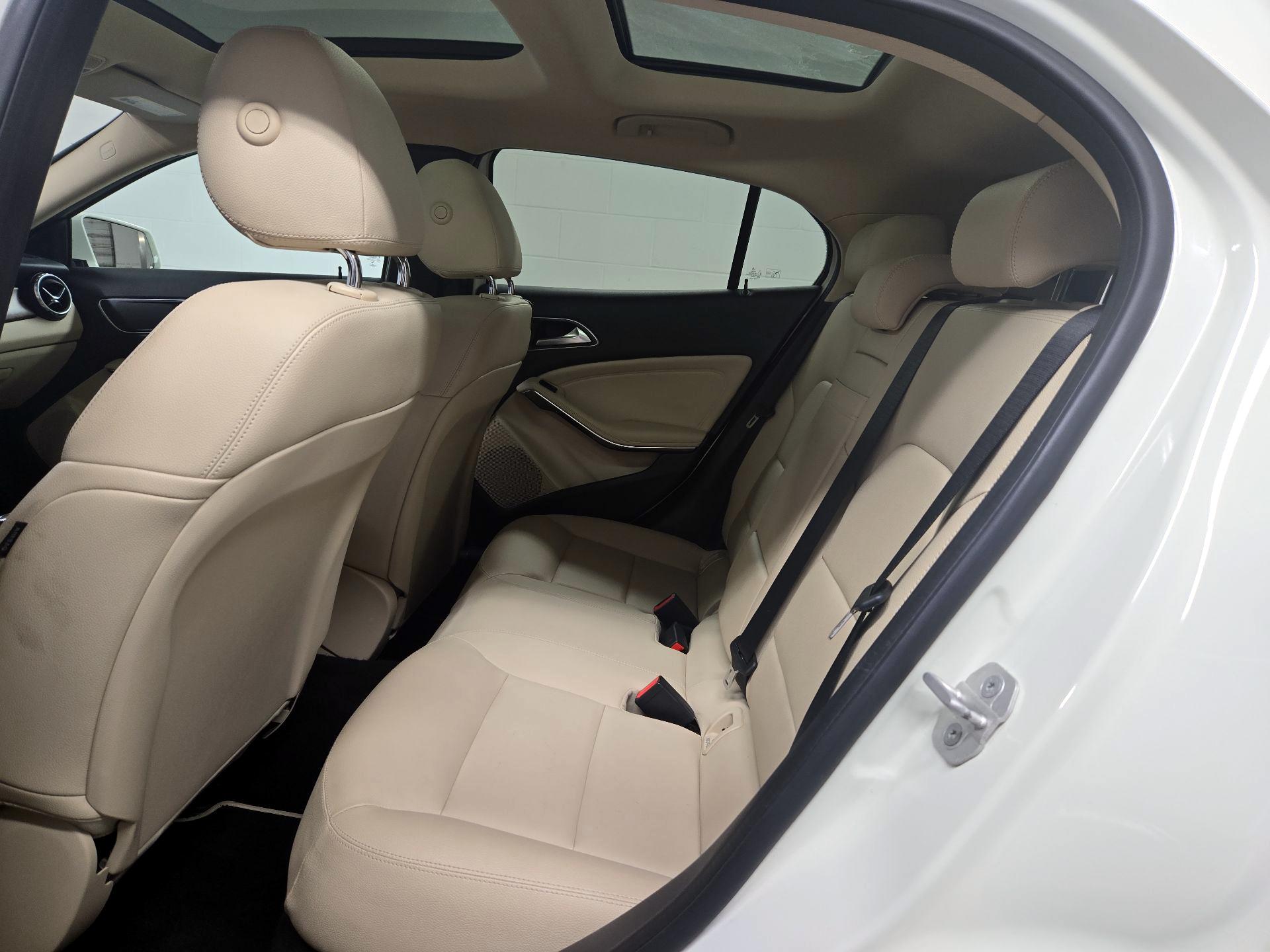Thumbnail: 2016 Mercedes-Benz GLA - 20