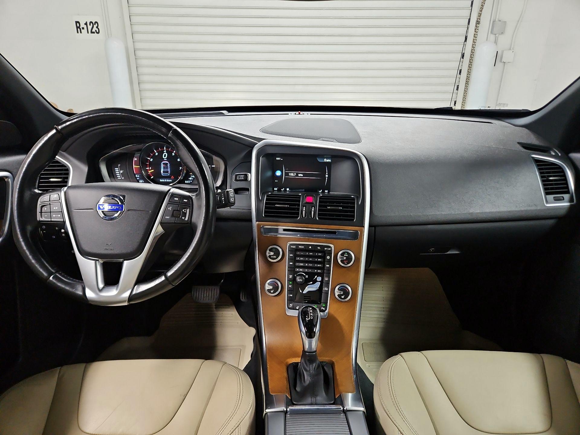 Thumbnail: 2016 Volvo XC60 - 9