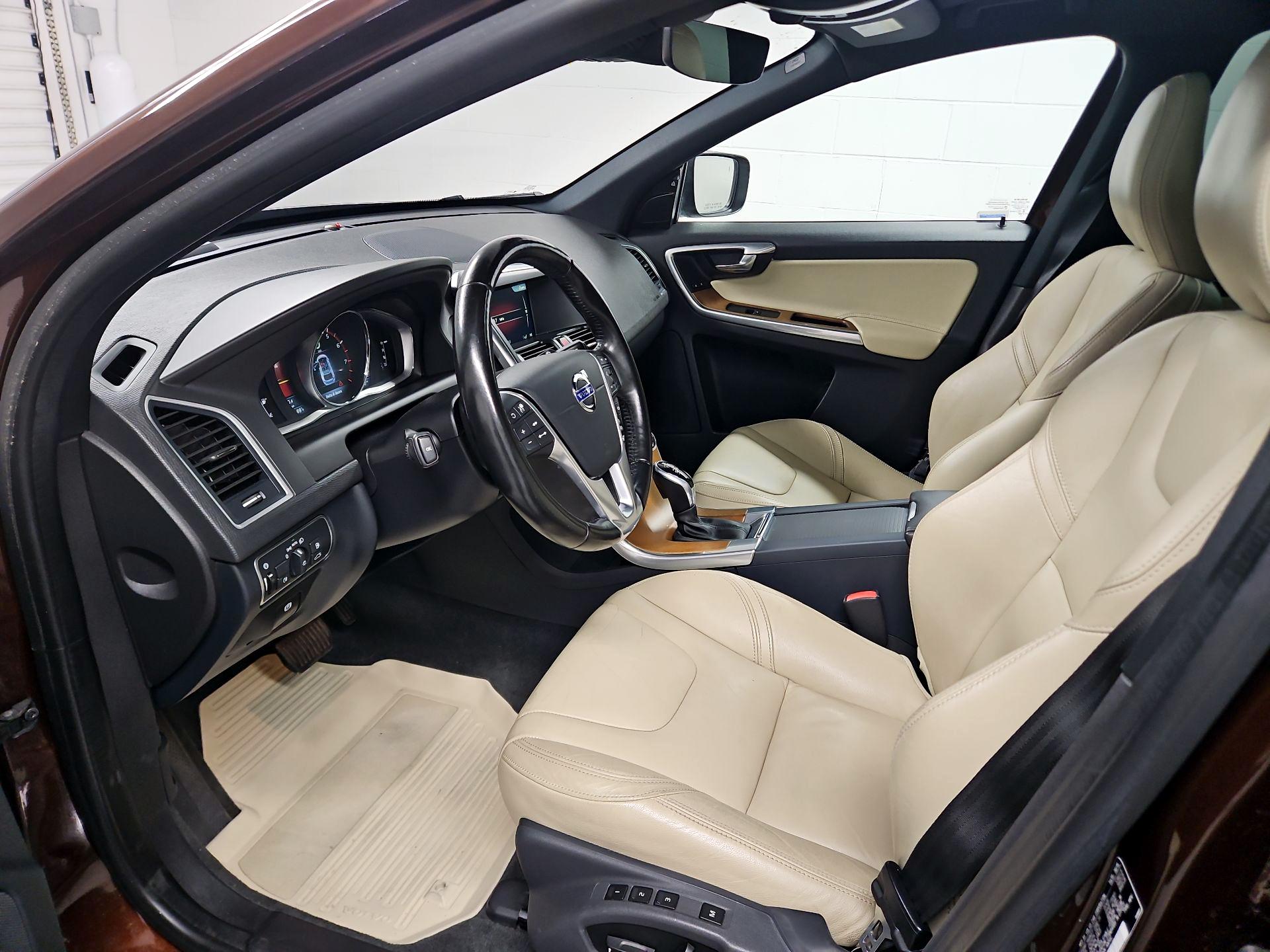 Thumbnail: 2016 Volvo XC60 - 11