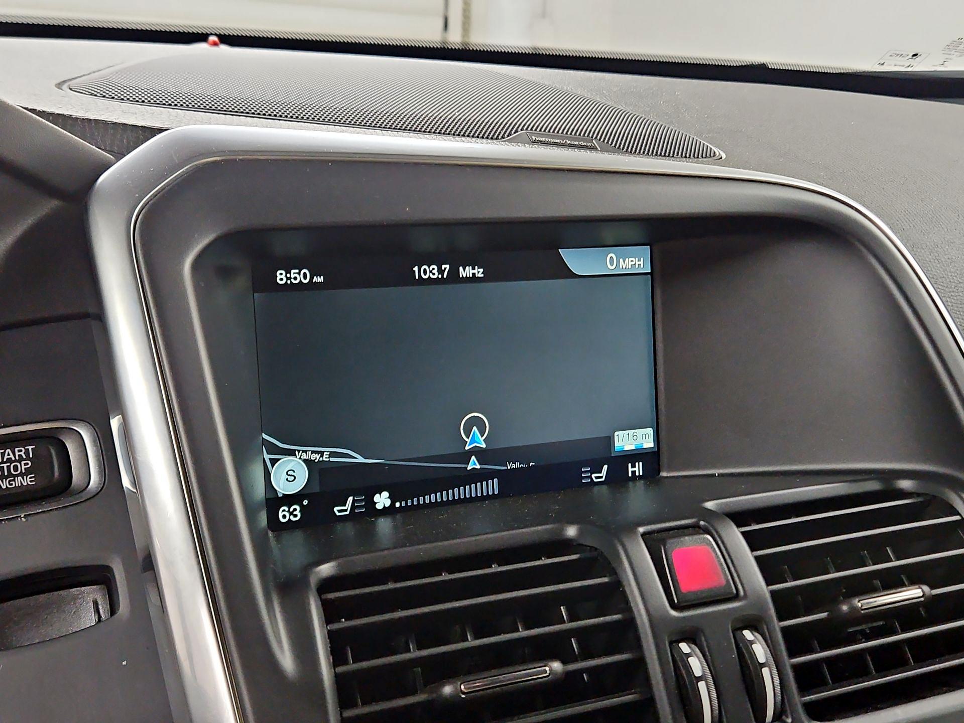 Thumbnail: 2016 Volvo XC60 - 14