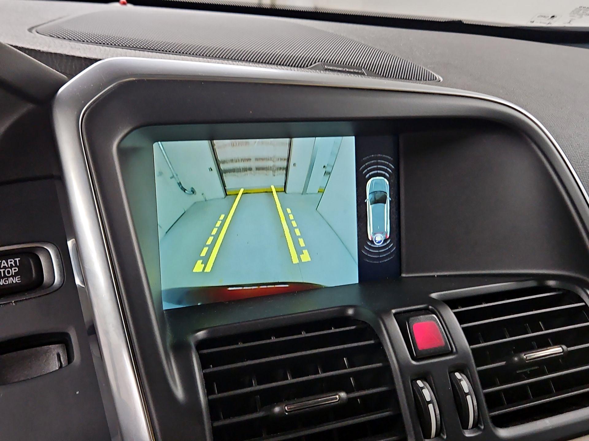 Thumbnail: 2016 Volvo XC60 - 15