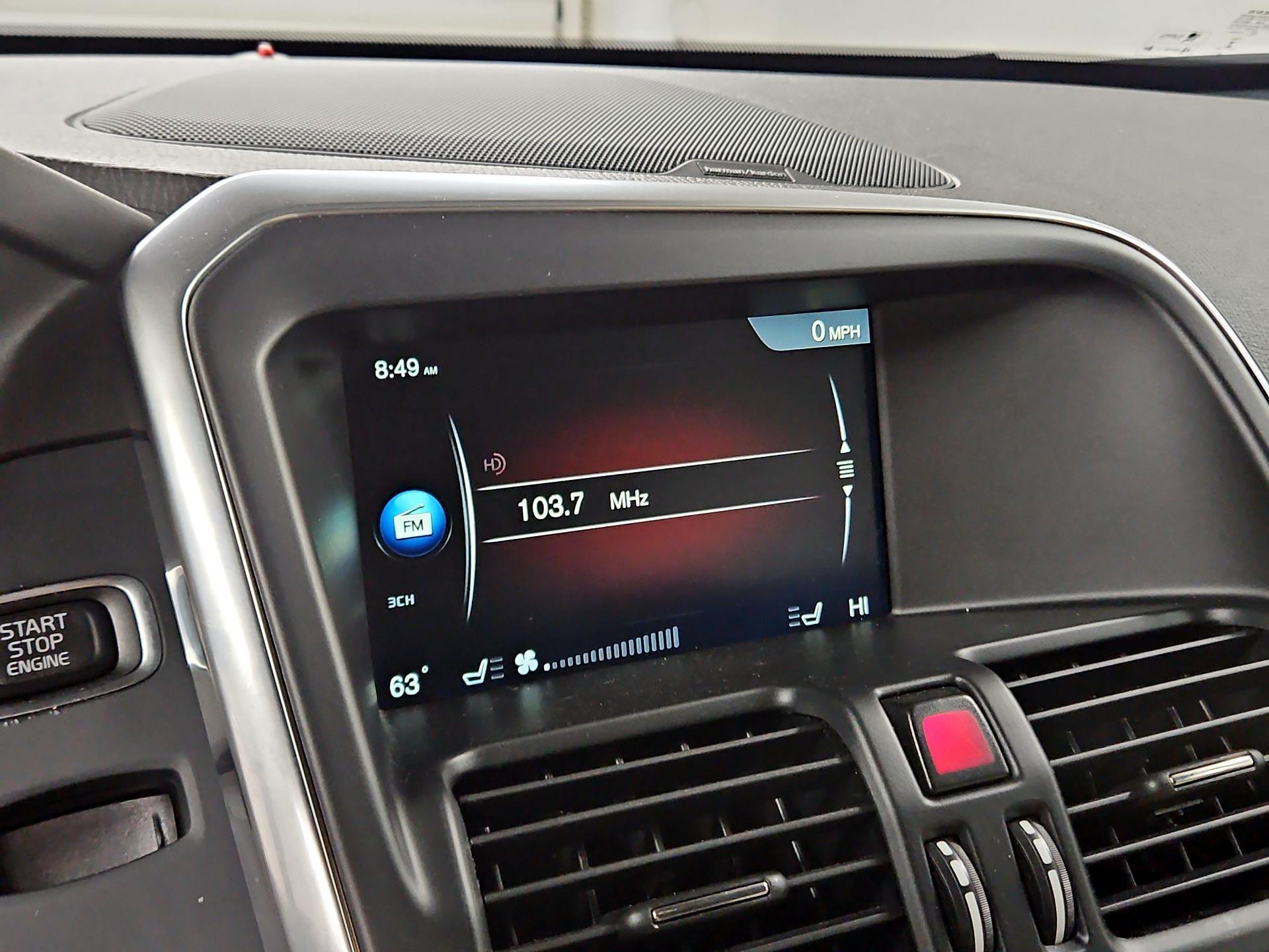 Thumbnail: 2016 Volvo XC60 - 16