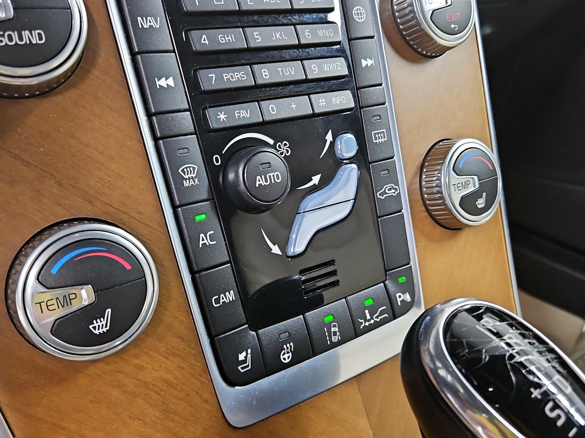 Thumbnail: 2016 Volvo XC60 - 17