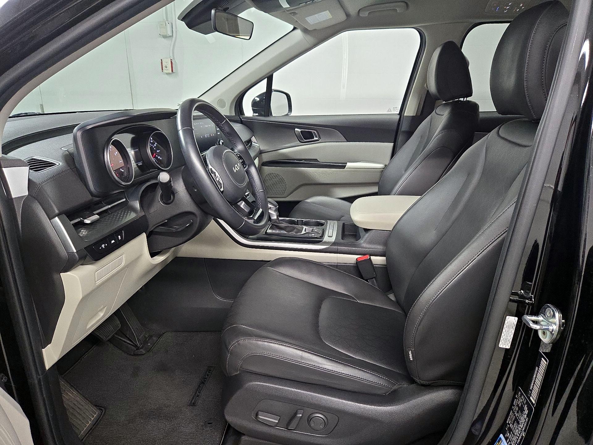Thumbnail: 2022 Kia Carnival - 11