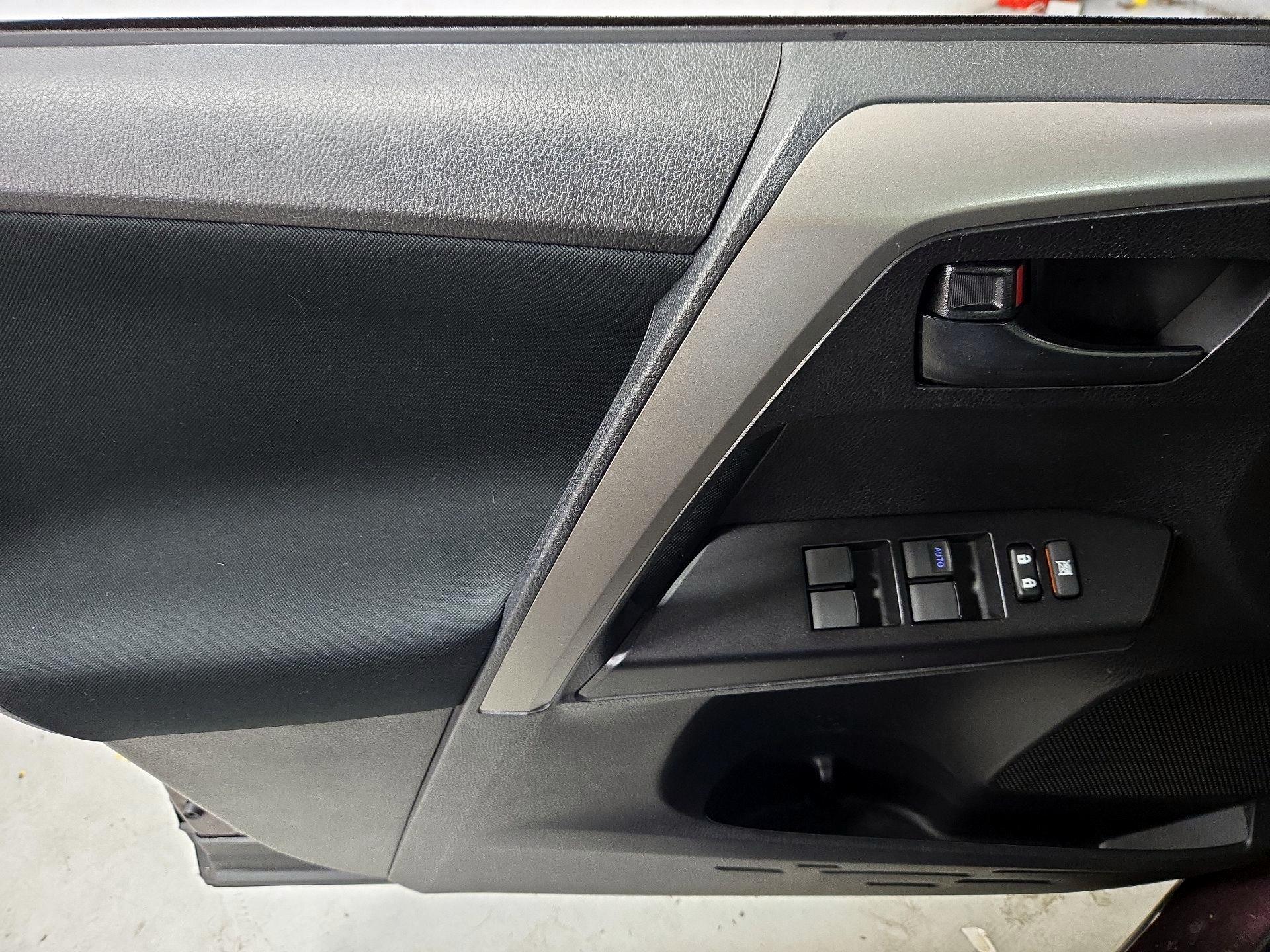 Thumbnail: 2018 Toyota RAV4 - 12