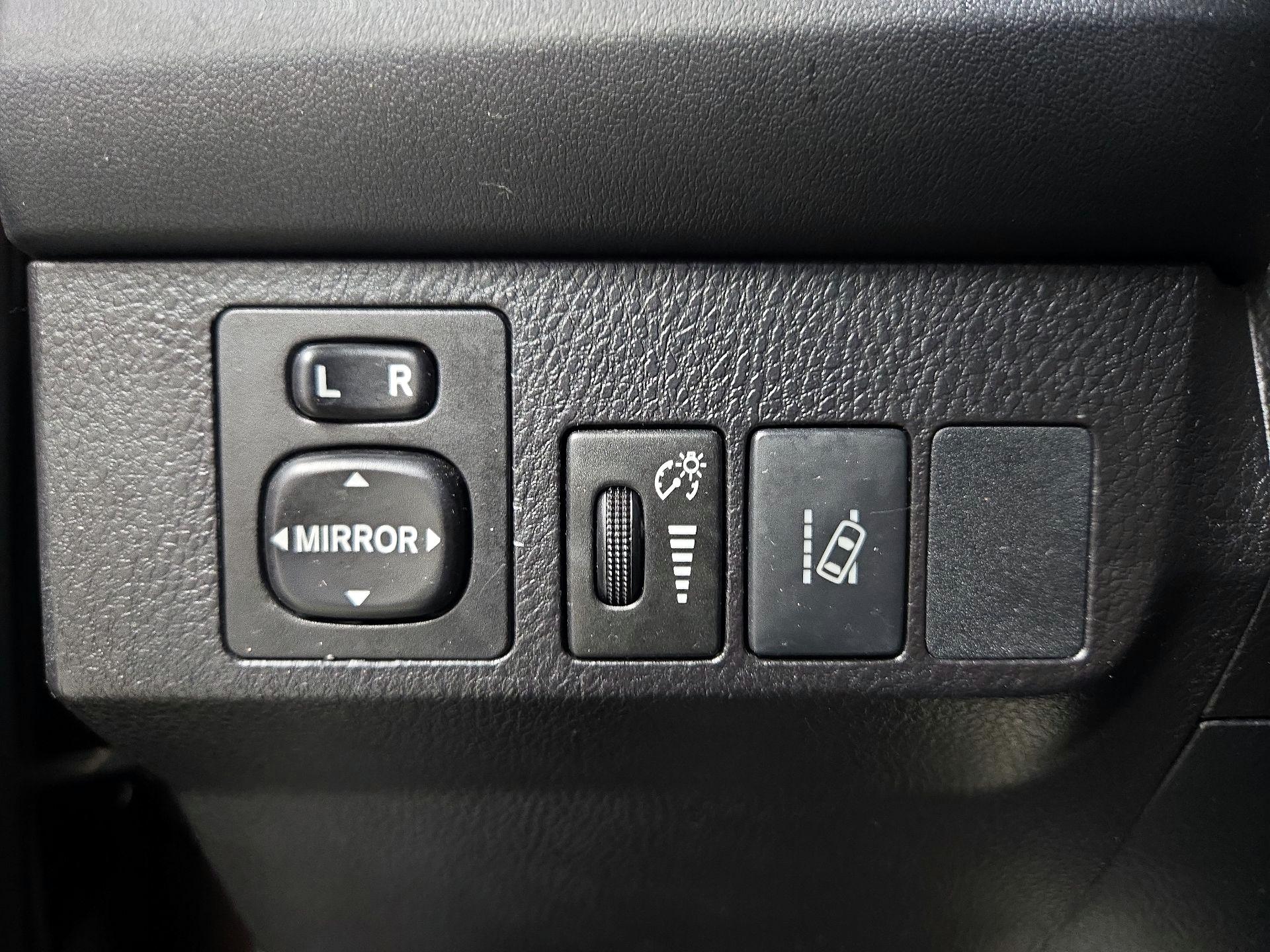 Thumbnail: 2018 Toyota RAV4 - 13