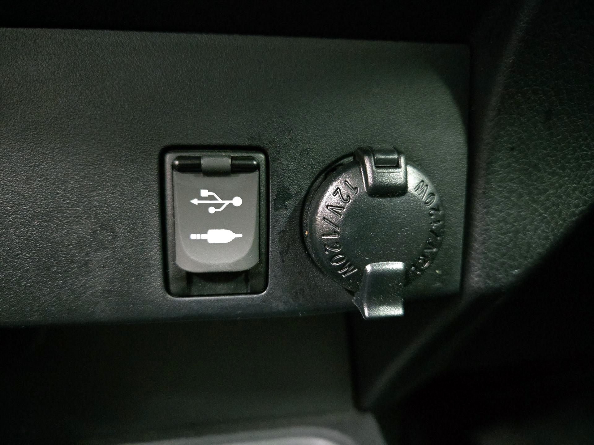 Thumbnail: 2018 Toyota RAV4 - 18