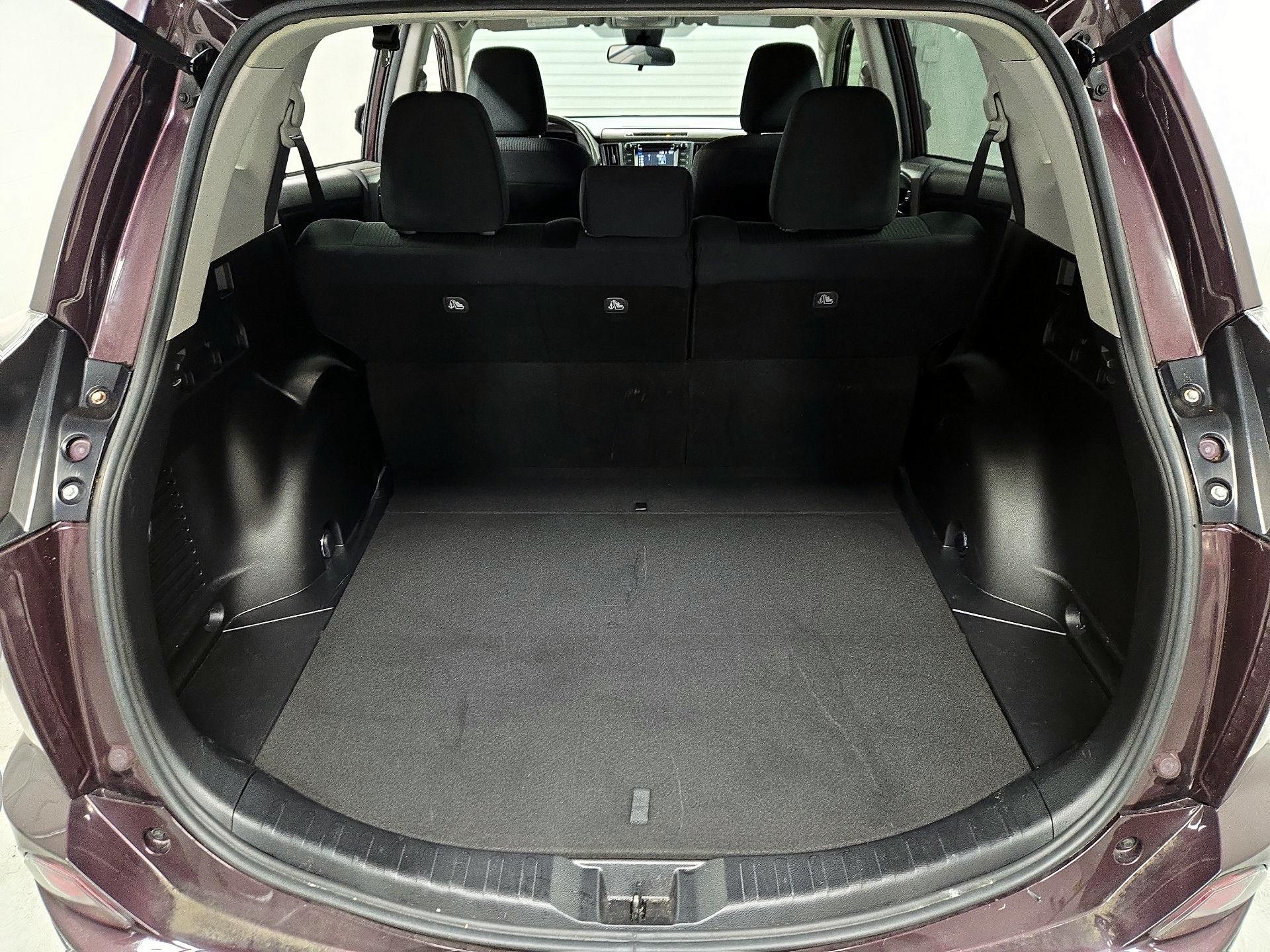 Thumbnail: 2018 Toyota RAV4 - 20