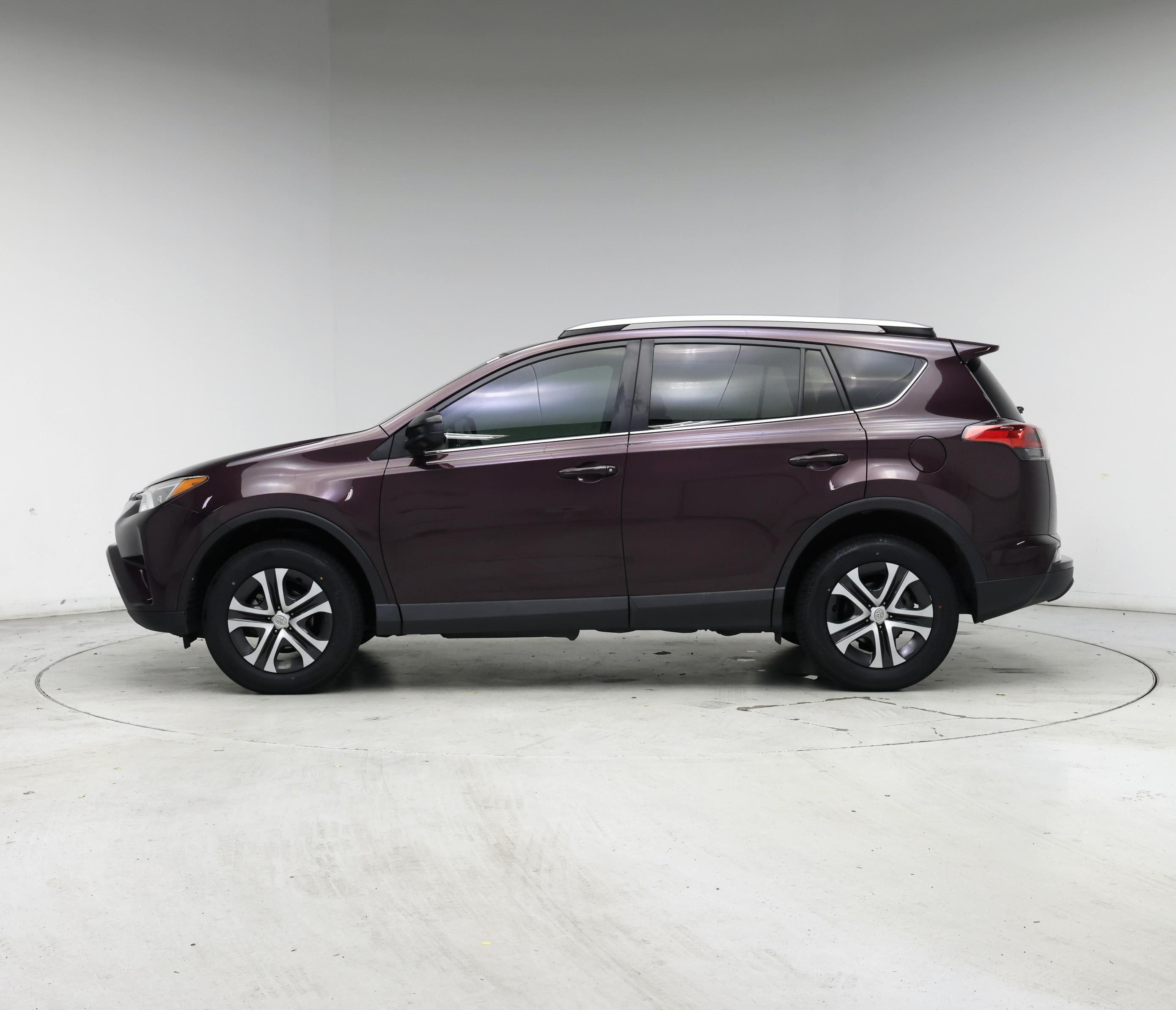 Thumbnail: 2018 Toyota RAV4 - 3