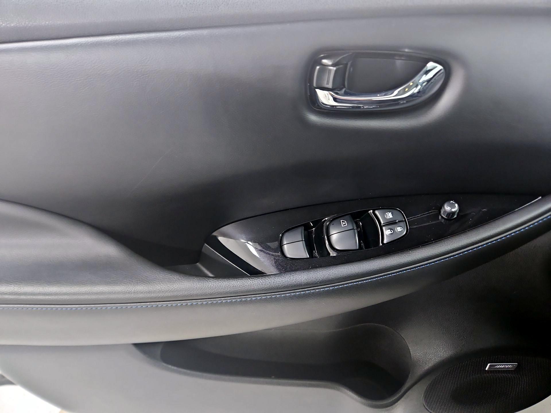 Thumbnail: 2020 Nissan Leaf - 12