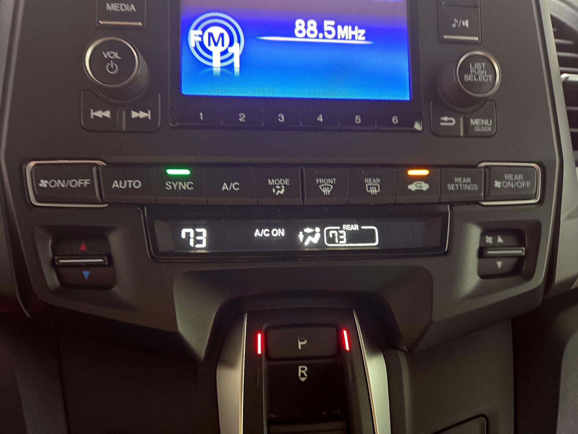 Thumbnail: 2018 Honda Odyssey - 16