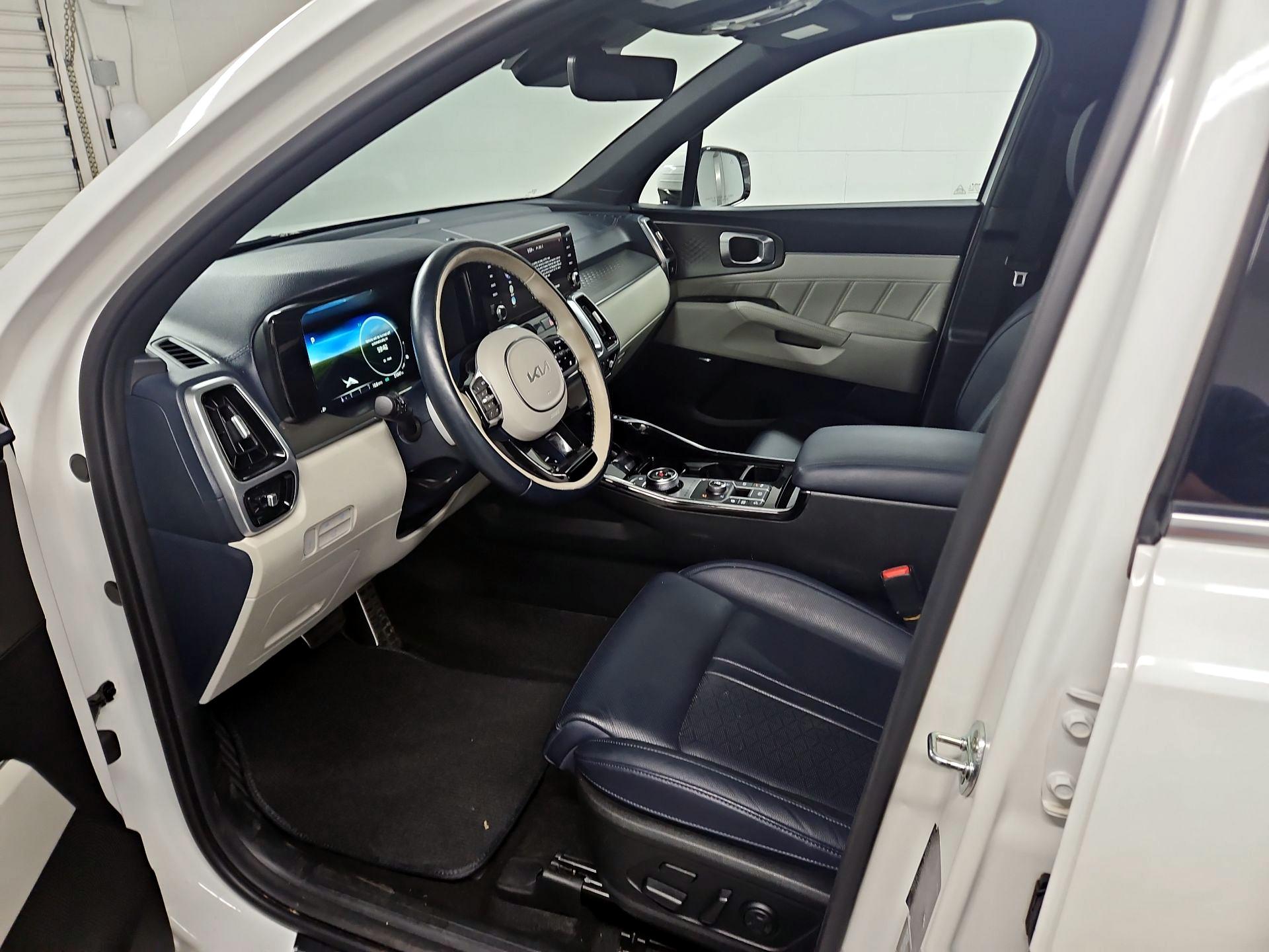 Thumbnail: 2023 Kia Sorento - 11