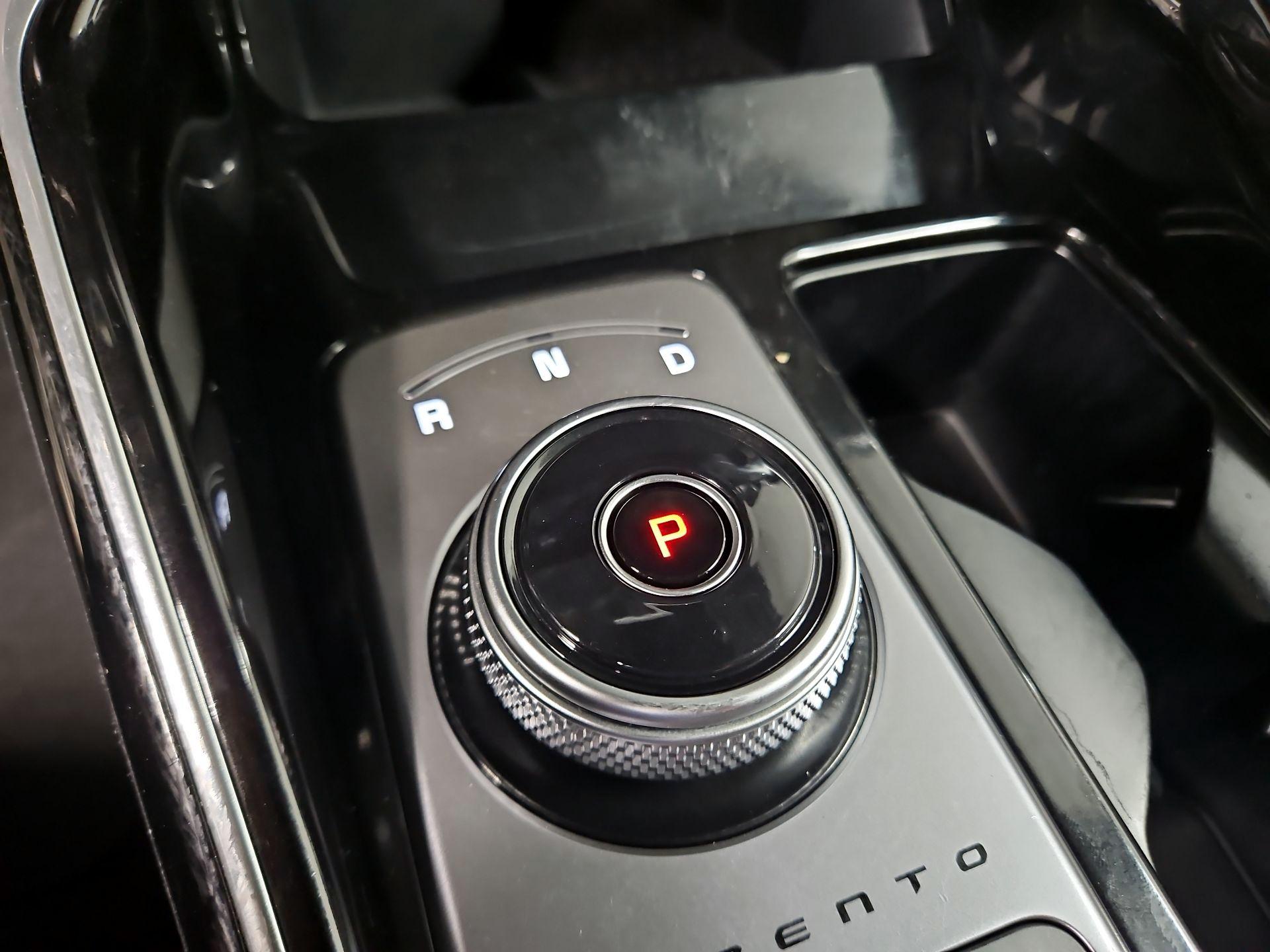 Thumbnail: 2023 Kia Sorento - 18
