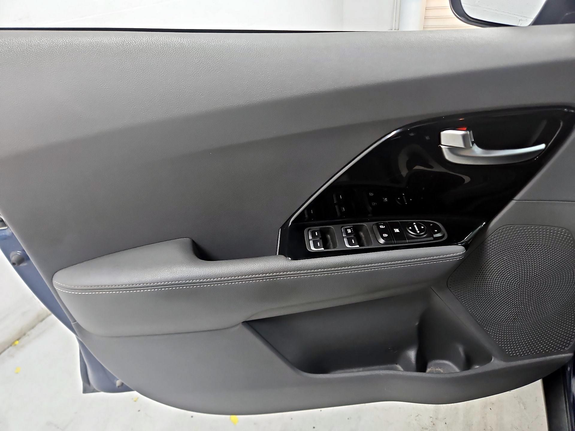 Thumbnail: 2021 Kia Niro - 12