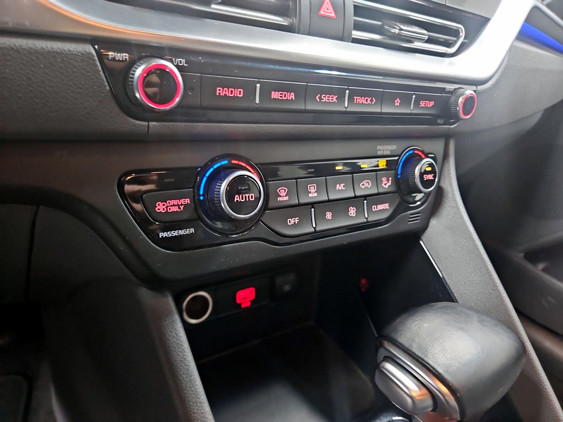 Thumbnail: 2021 Kia Niro - 16