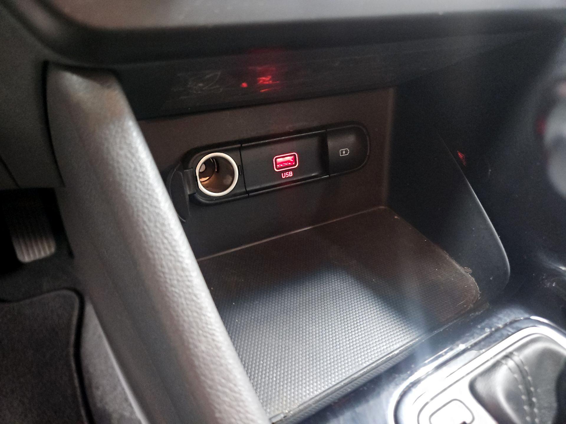 Thumbnail: 2021 Kia Niro - 18