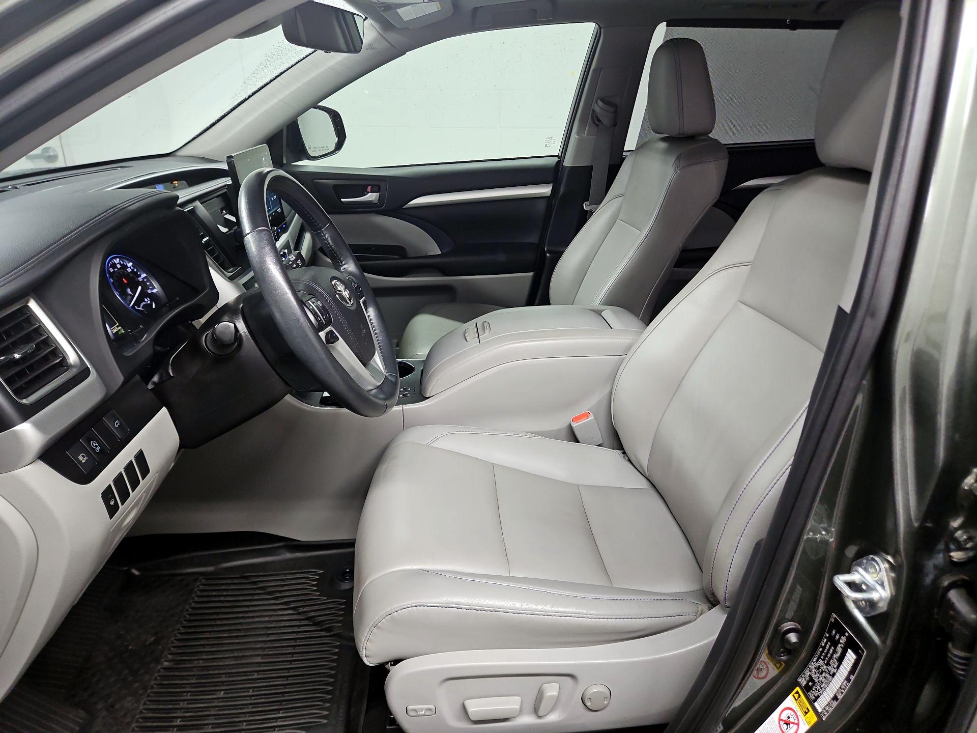 Thumbnail: 2019 Toyota Highlander - 11