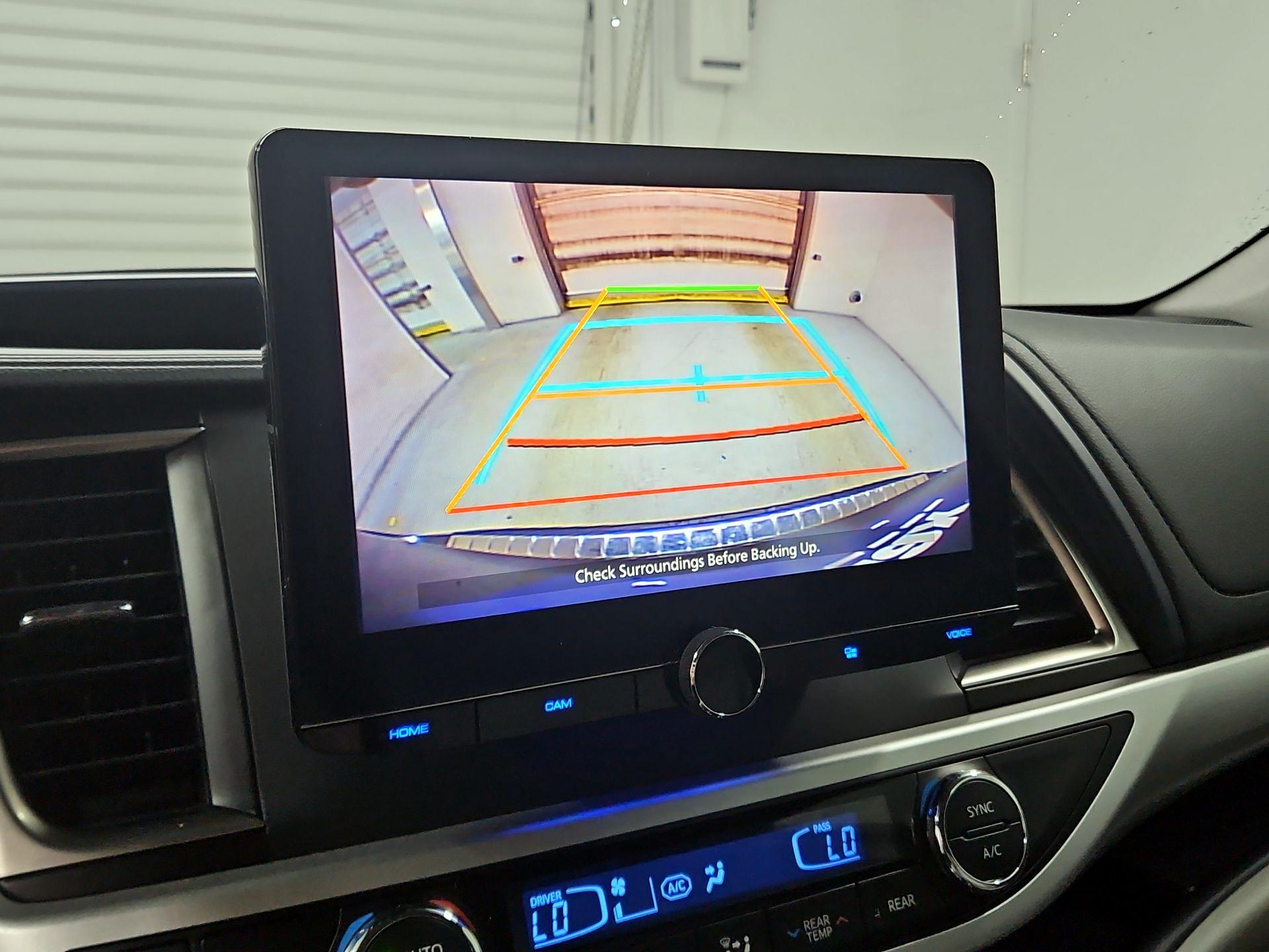Thumbnail: 2019 Toyota Highlander - 14