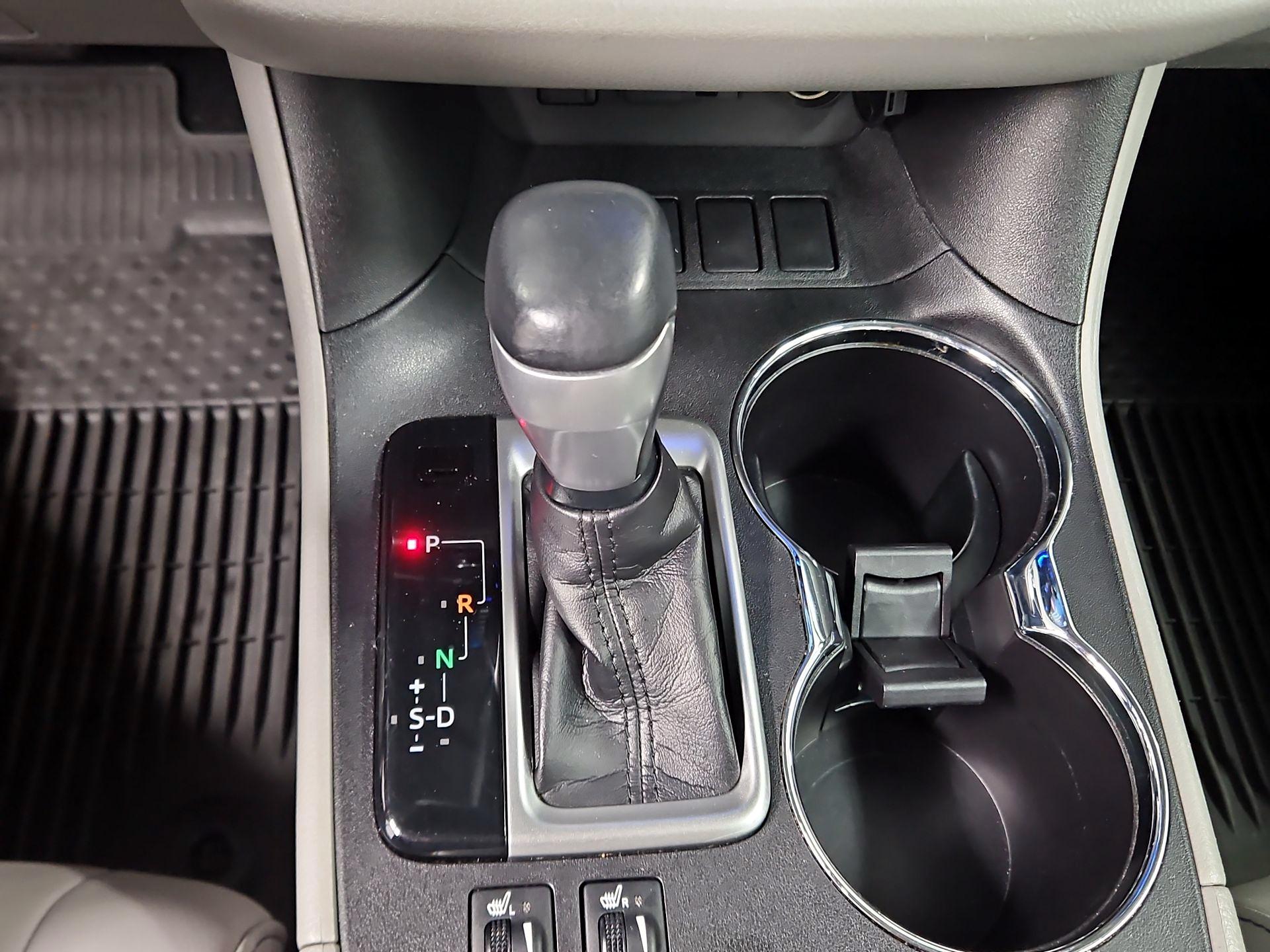Thumbnail: 2019 Toyota Highlander - 17