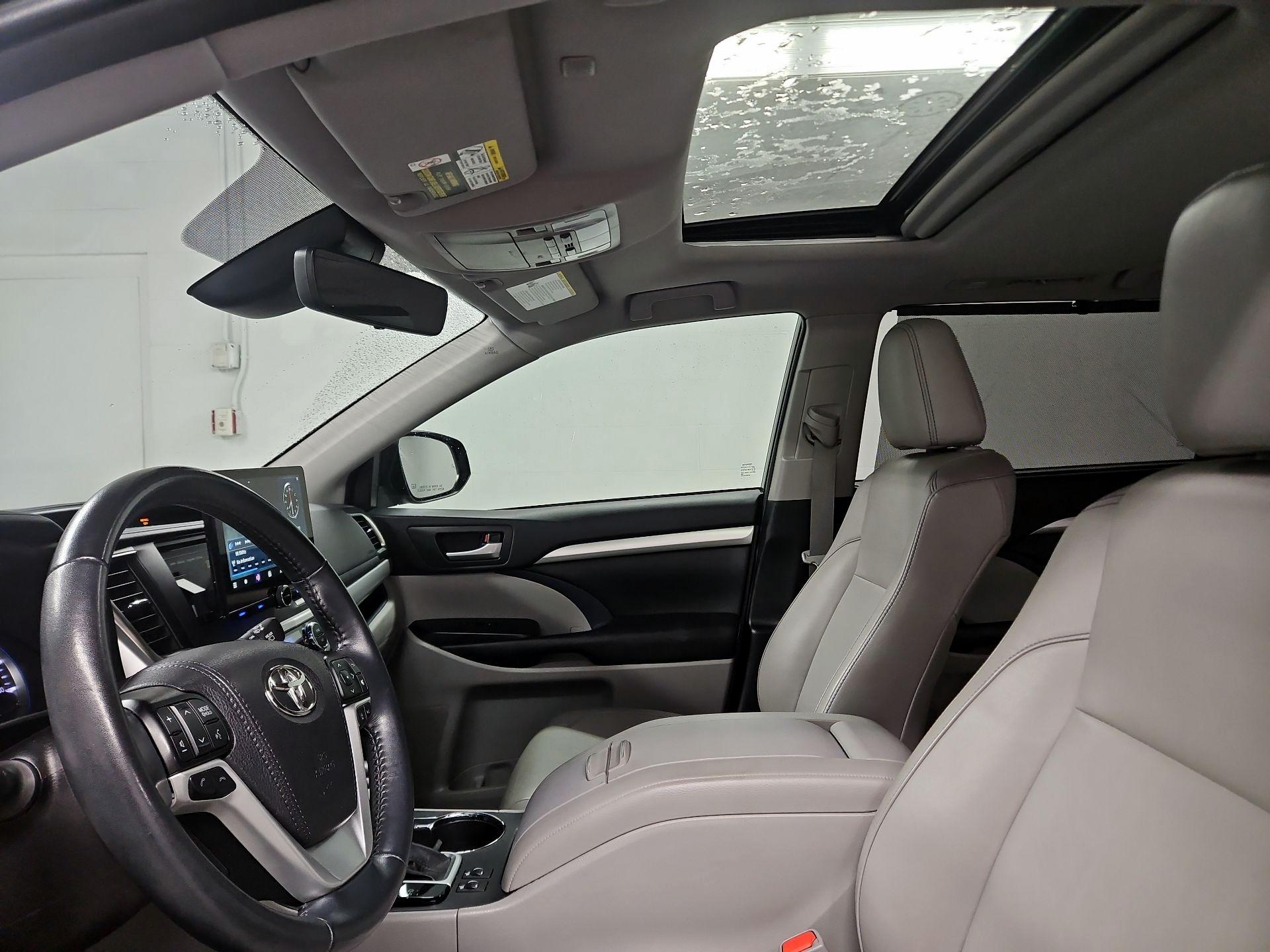 Thumbnail: 2019 Toyota Highlander - 19